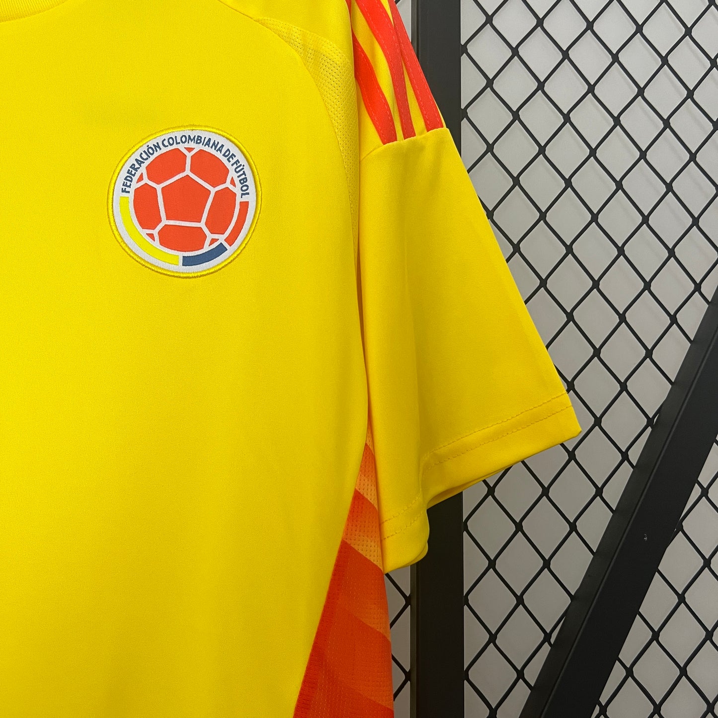 CAMISETA PRIMERA EQUIPACIÓN COLOMBIA 2024 VERSIÓN FAN