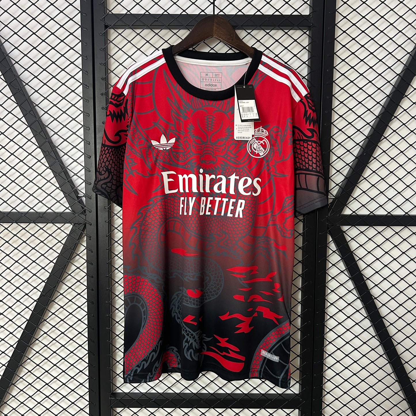 CAMISETA CONCEPTO REAL MADRID 24/25 VERSIÓN FAN