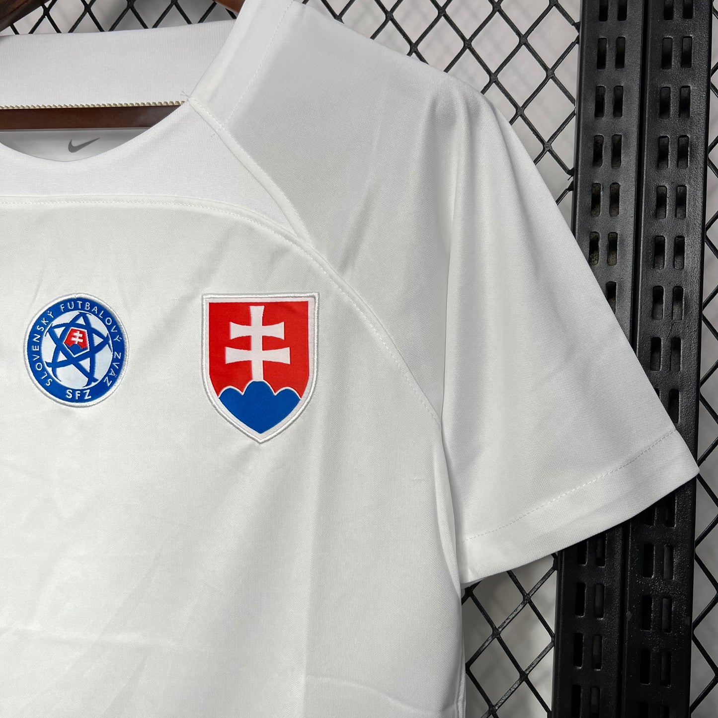 CAMISETA SEGUNDA EQUIPACIÓN ESLOVAQUIA 2024 VERSIÓN FAN