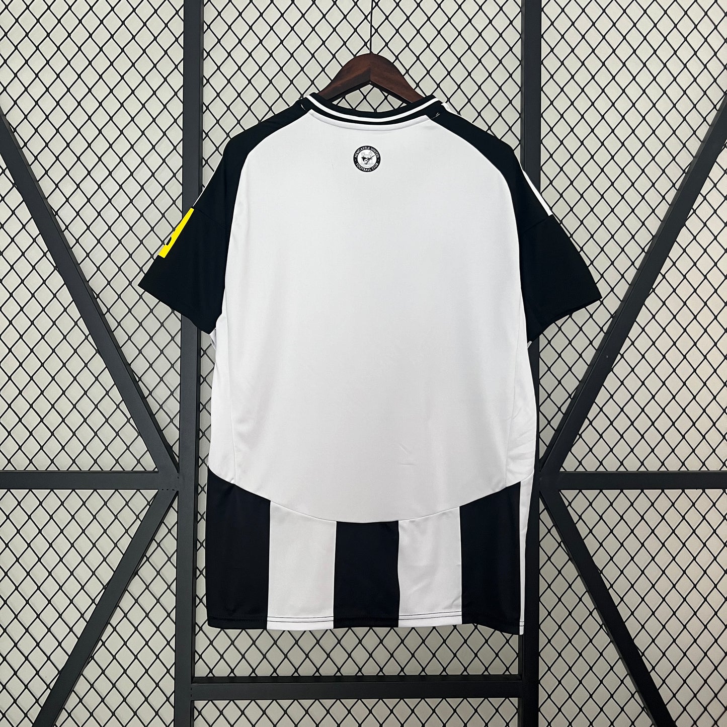 CAMISETA PRIMERA EQUIPACIÓN NEWCASTLE 24/25 VERSIÓN FAN