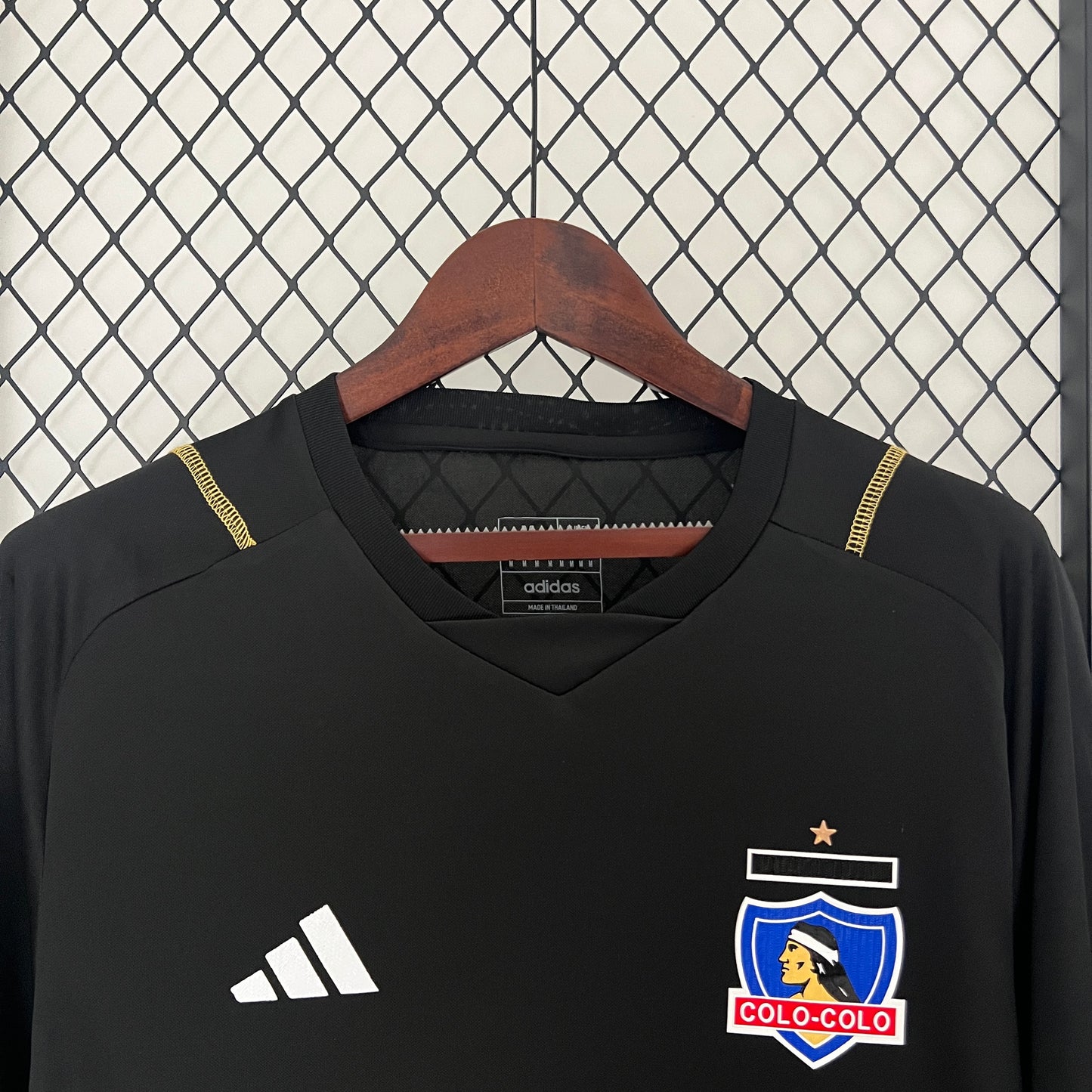 CAMISETA ENTRENAMIENTO COLO COLO 2024 VERSIÓN FAN