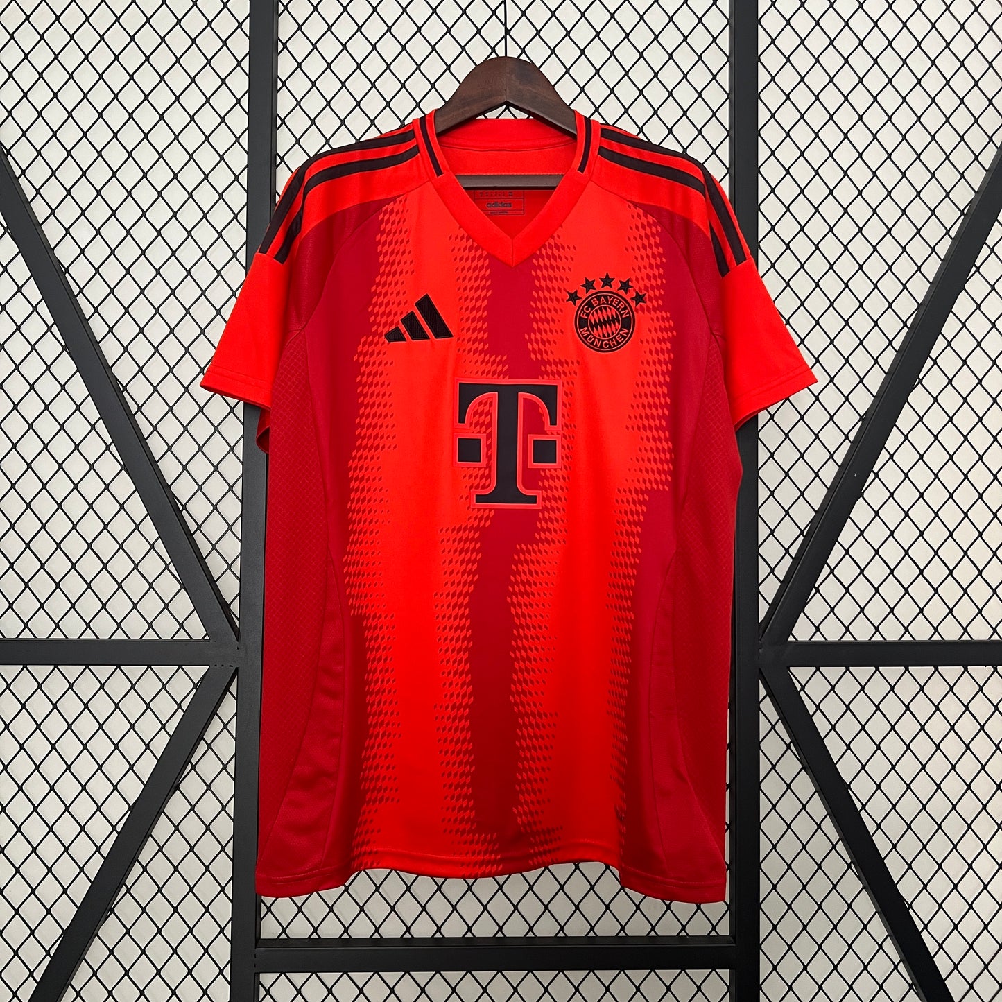 CAMISETA PRIMERA EQUIPACIÓN BAYERN MUNICH 24/25 VERSIÓN FAN