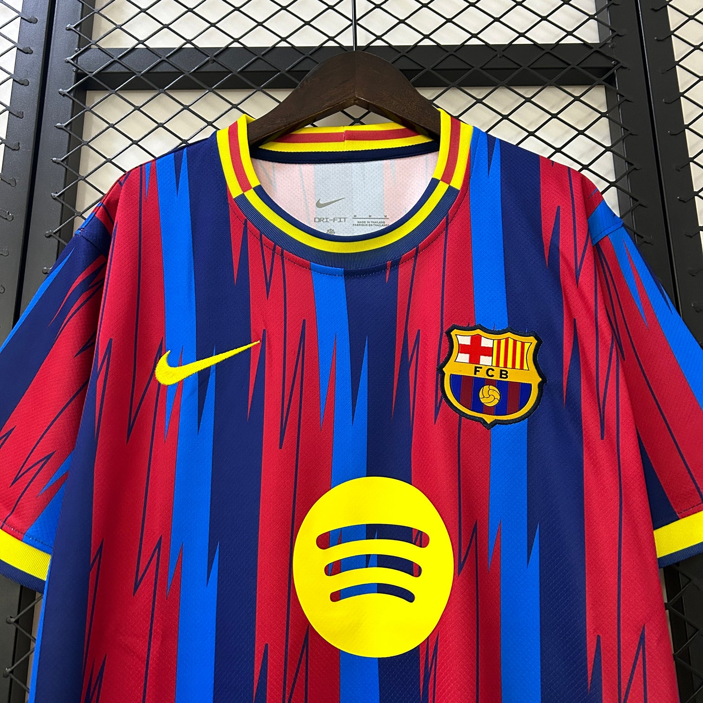 CAMISETA CONCEPTO BARCELONA 24/25 VERSIÓN FAN