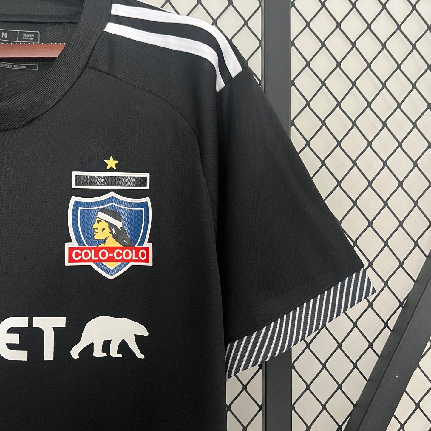 CAMISETA SEGUNDA EQUIPACIÓN COLO COLO 2024 VERSIÓN FAN