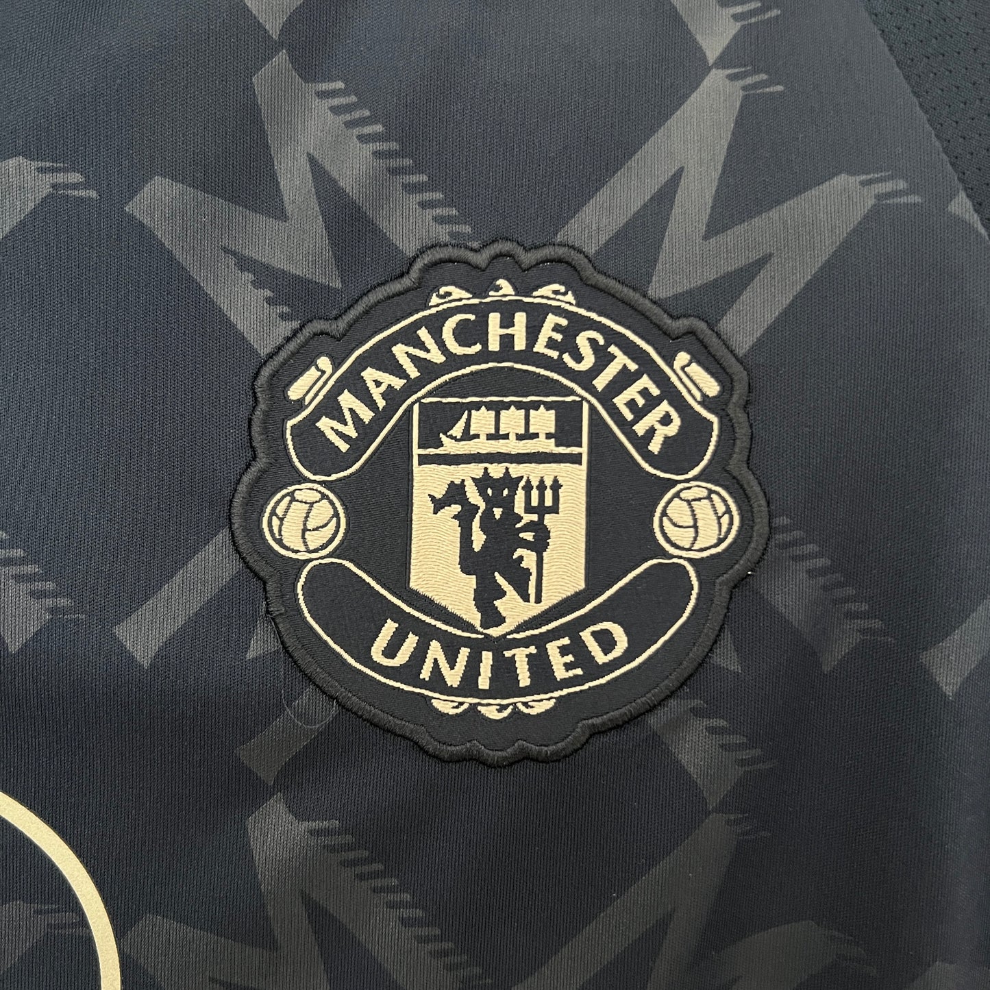 CAMISETA SEGUNDA EQUIPACIÓN MANCHESTER UNITED 24/25 VERSIÓN FAN