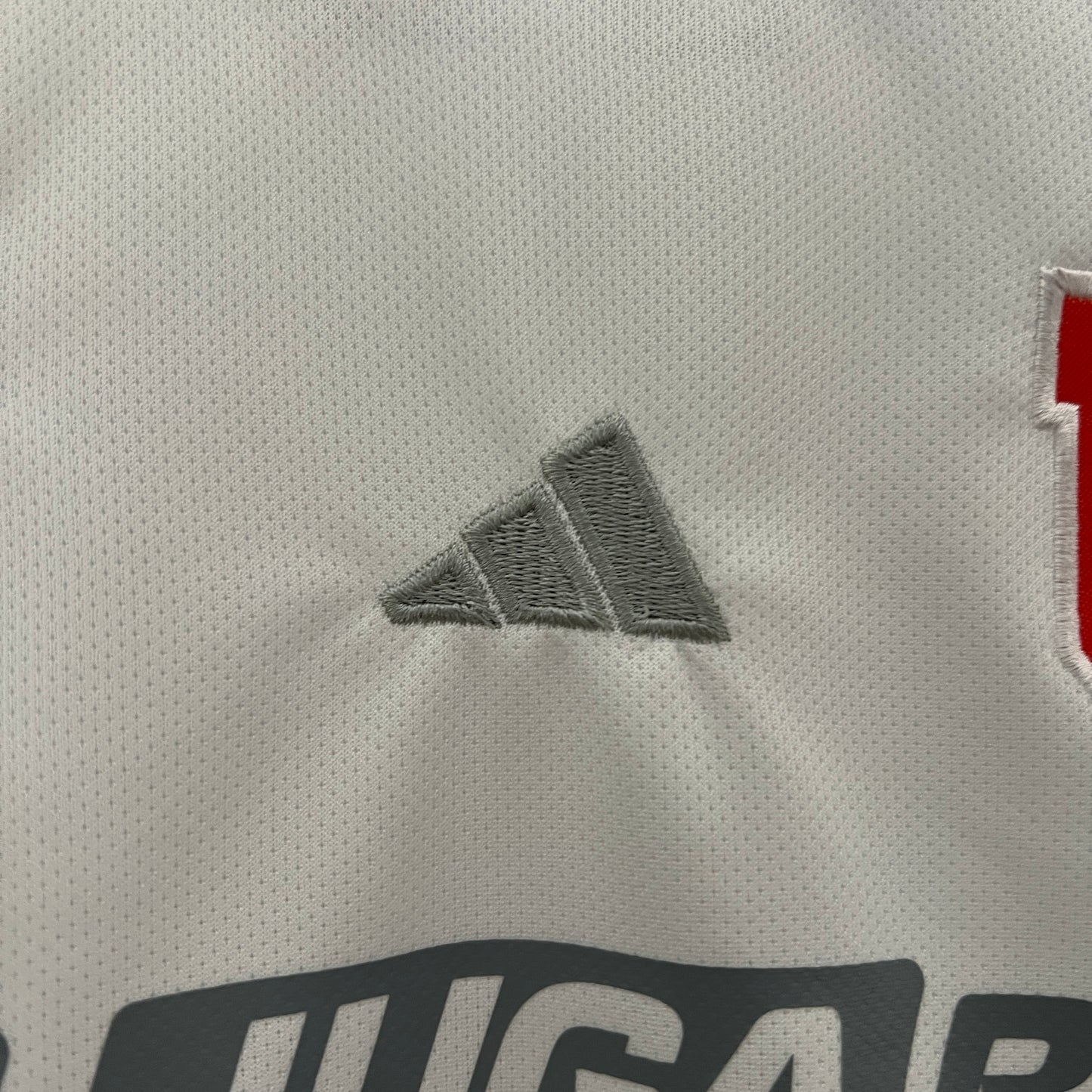 CAMISETA SEGUNDA EQUIPACIÓN U. DE CHILE 2024 VERSIÓN INFANTIL