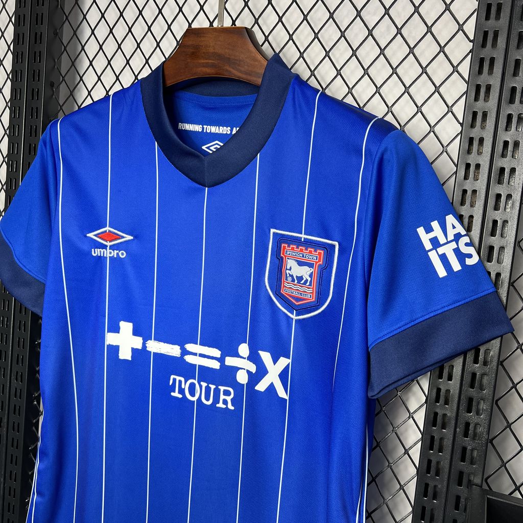 CAMISETA PRIMERA EQUIPACIÓN IPSWICH TOWN 24/25 VERSIÓN FAN