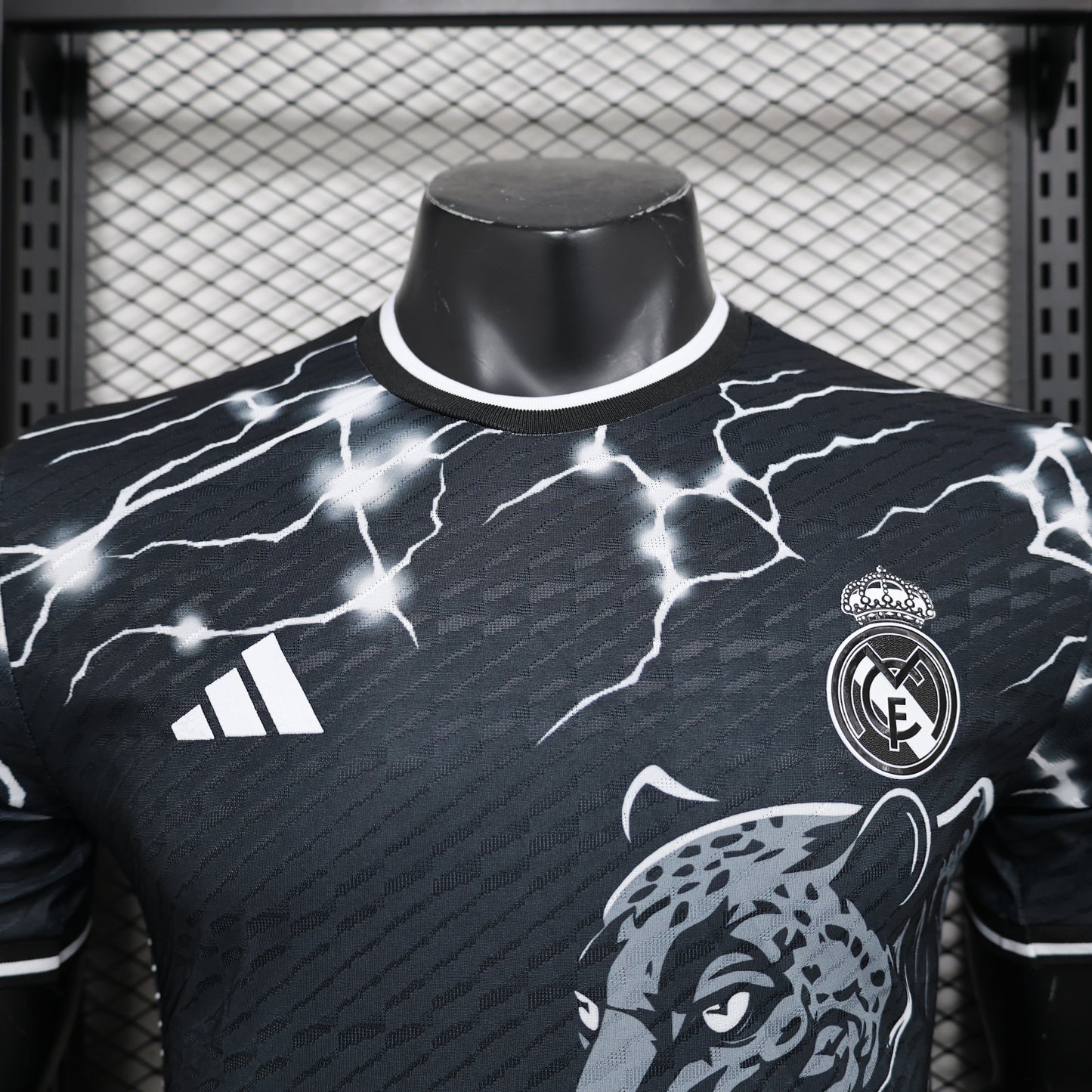 CAMISETA CONCEPTO REAL MADRID 24/25 VERSIÓN JUGADOR