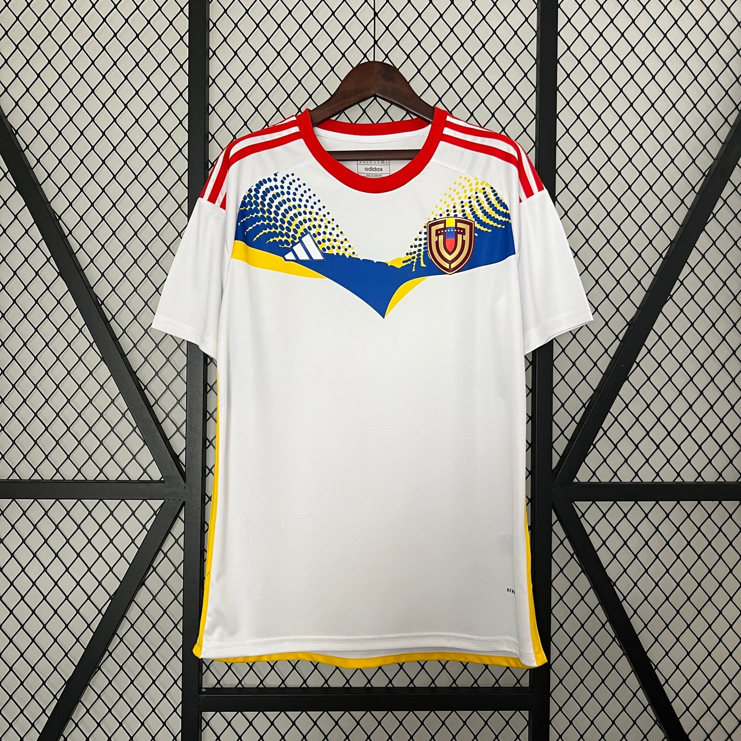 CAMISETA SEGUNDA EQUIPACIÓN VENEZUELA 2024 VERSIÓN FAN