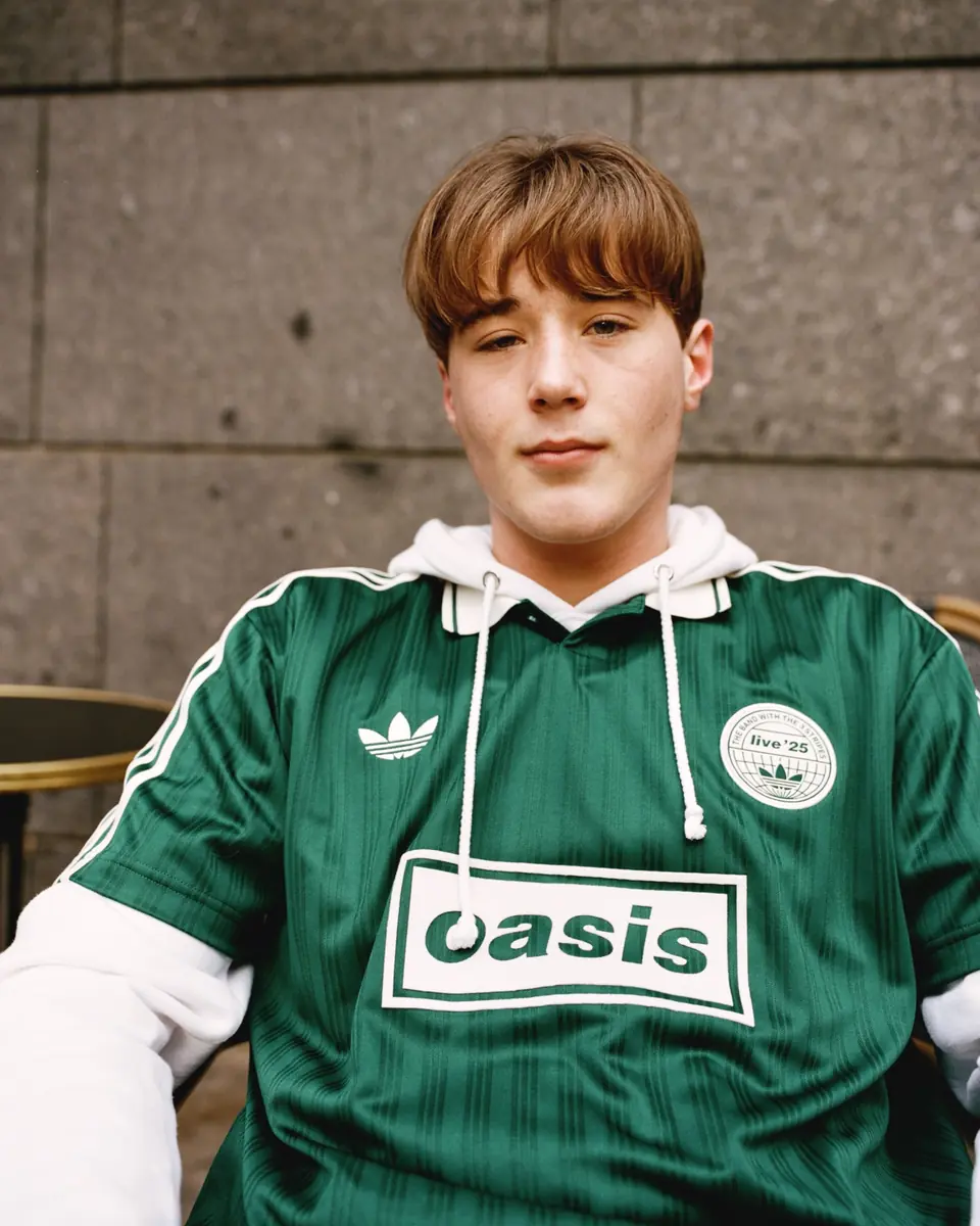 Camiseta verde adidas × Oasis