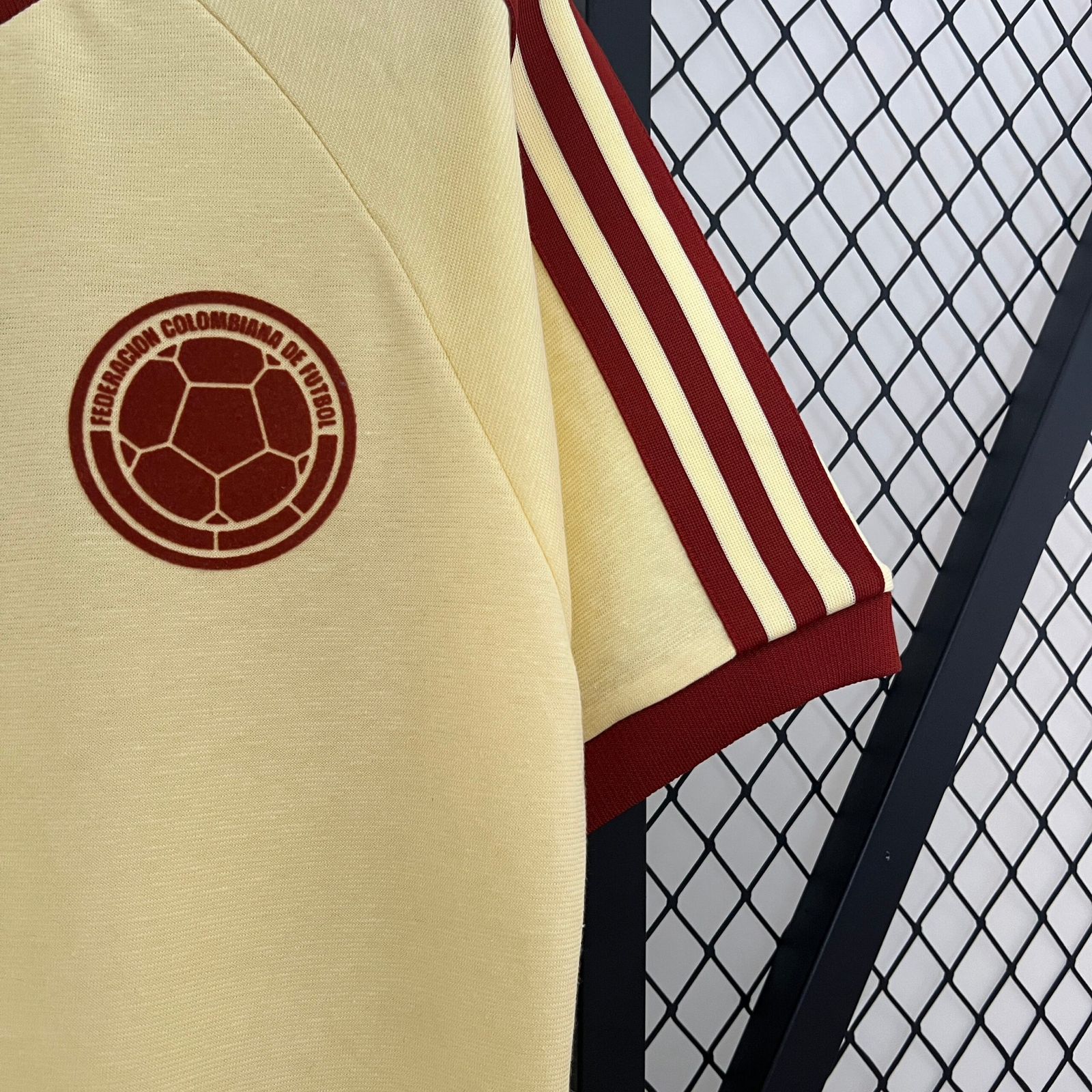 POLERA DE SALIDA COLOMBIA 2024 VERSIÓN FAN - Imagen 3