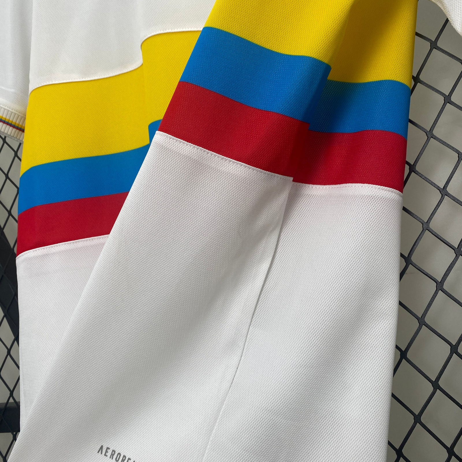 CAMISETA EDICIÓN ESPECIAL COLOMBIA 2024 VERSIÓN FAN - Imagen 6