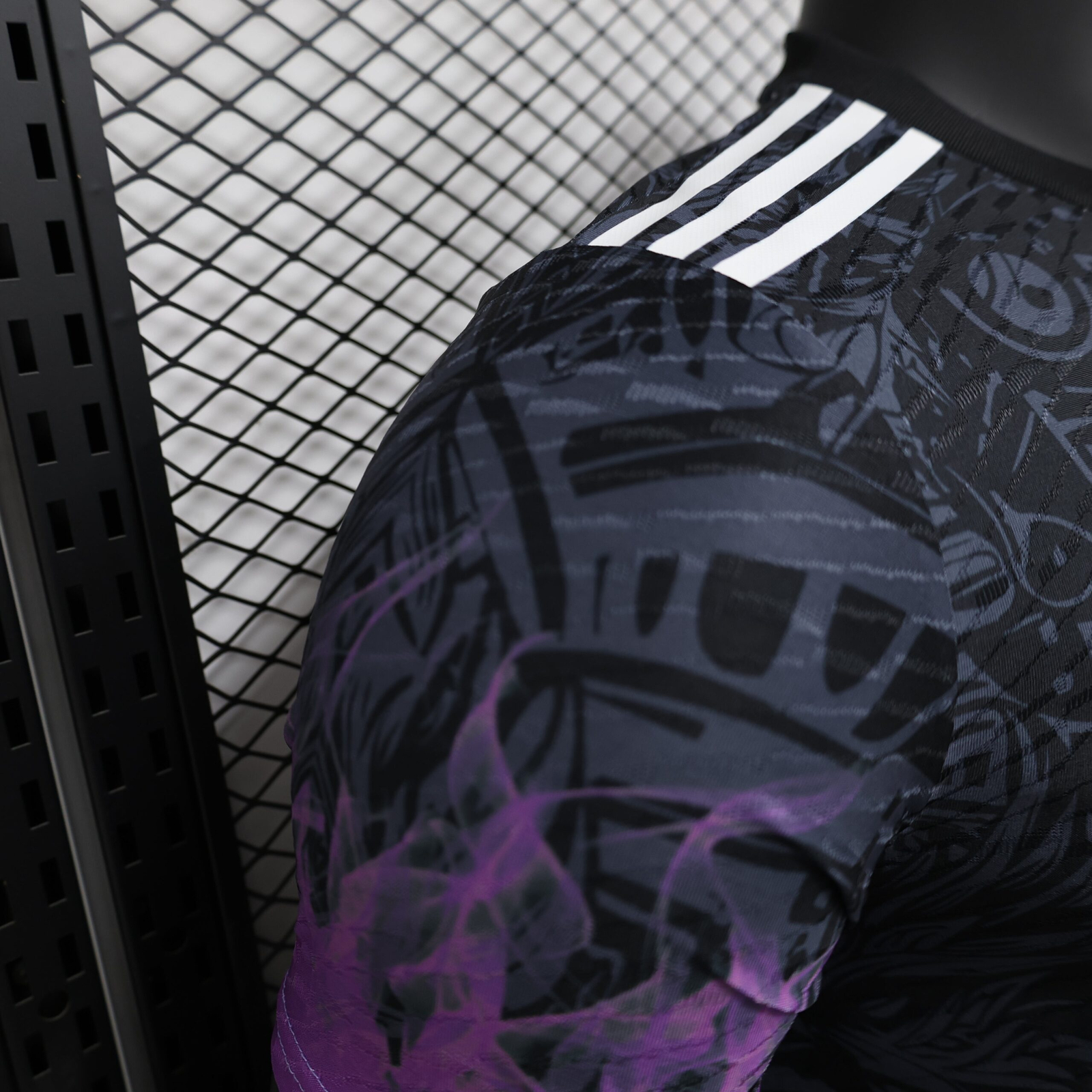 CAMISETA CONCEPTO LIVERPOOL 24/25 VERSIÓN JUGADOR - Imagen 5