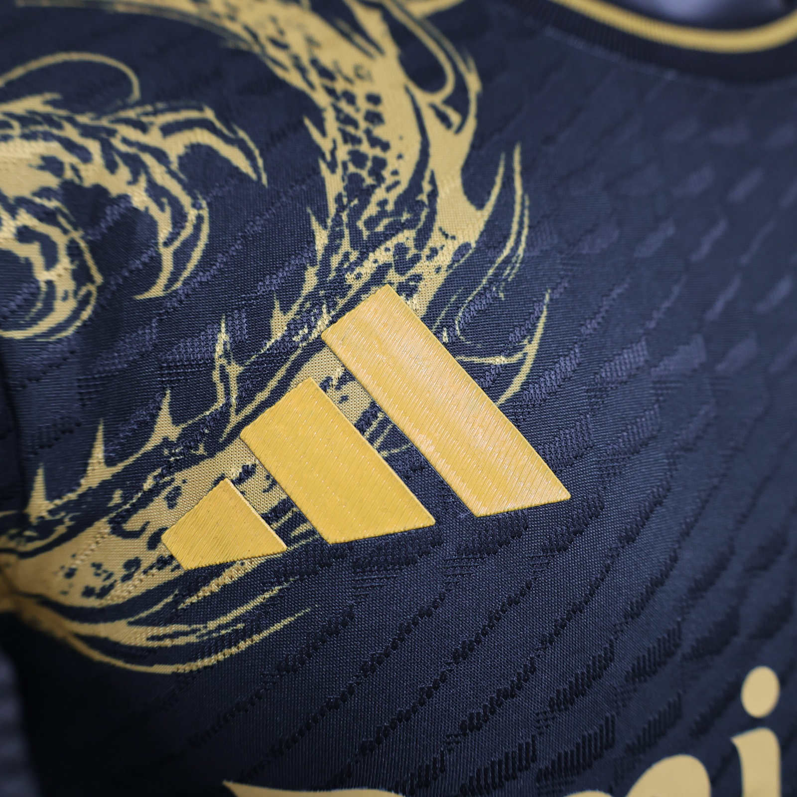 CAMISETA CONCEPTO REAL MADRID 24/25 VERSIÓN JUGADOR - Imagen 3