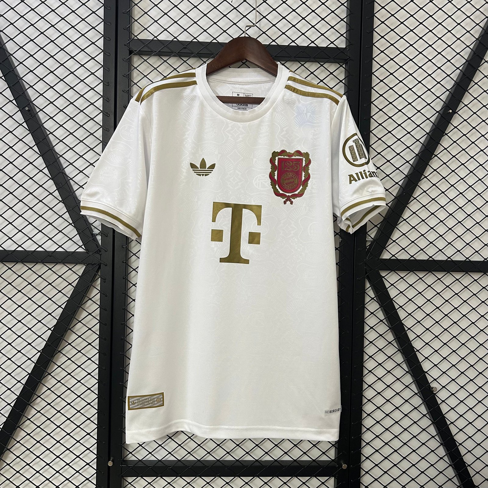 CAMISETA CONCEPTO BAYERN MUNICH 24/25 VERSIÓN FAN
