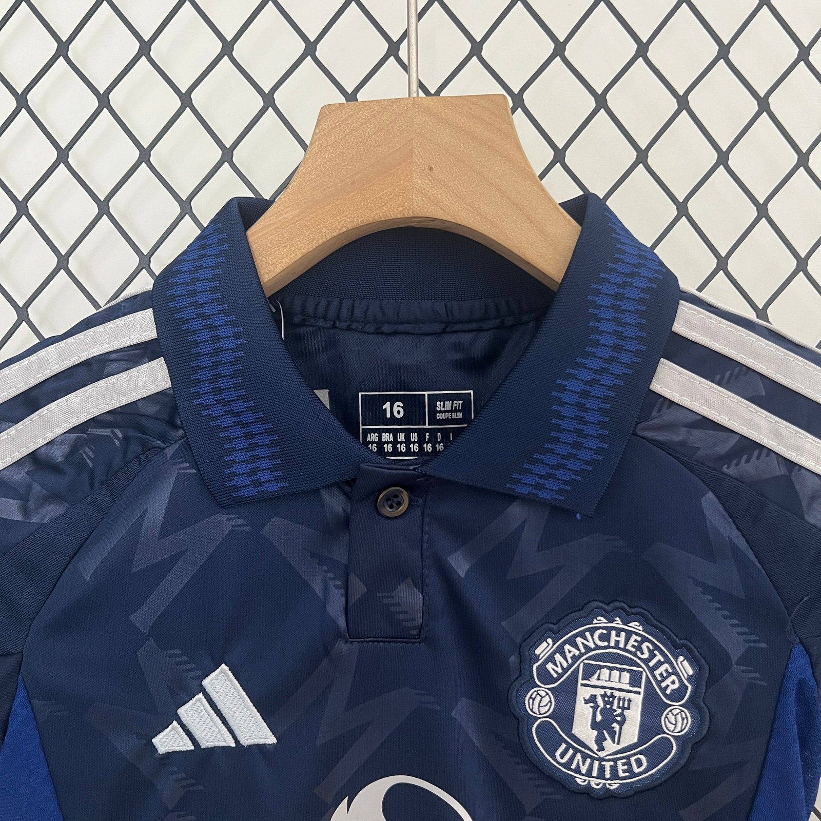 CAMISETA SEGUNDA EQUIPACIÓN MANCHESTER UNITED 24/25 VERSIÓN INFANTIL - Imagen 2
