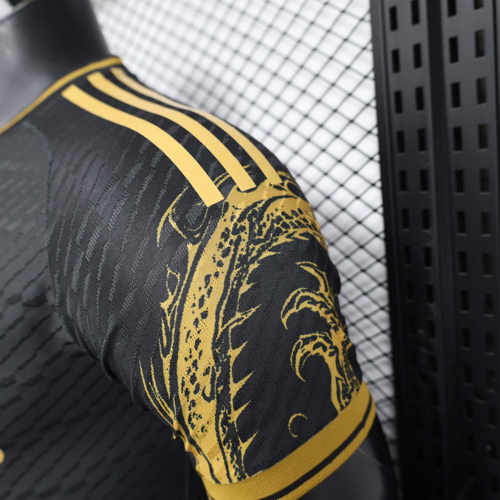 CAMISETA CONCEPTO REAL MADRID 24/25 VERSIÓN JUGADOR - Imagen 6