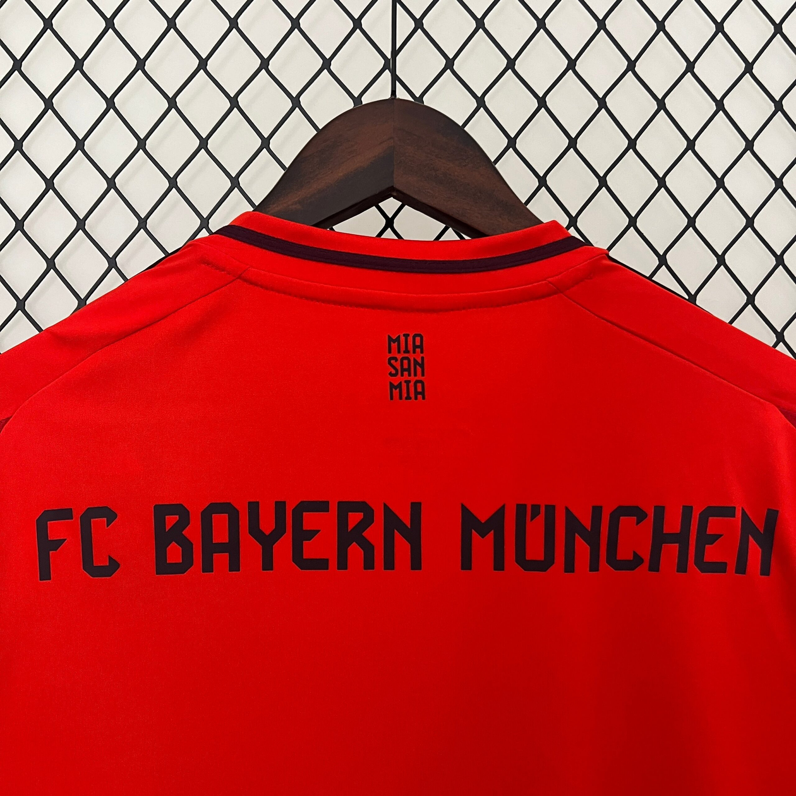 CAMISETA PRIMERA EQUIPACIÓN BAYERN MUNICH 24/25 VERSIÓN FAN - Imagen 9