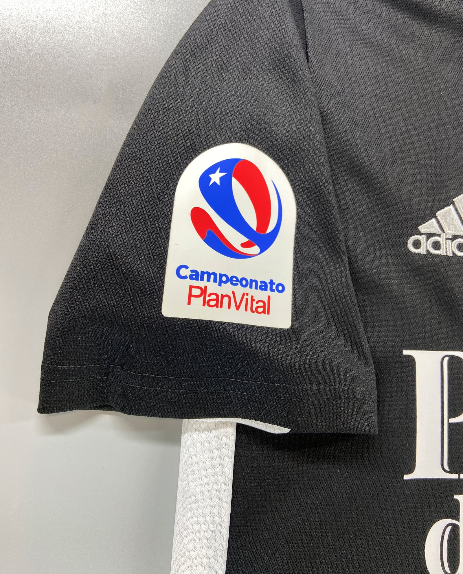 CAMISETA SEGUNDA EQUIPACIÓN COLO COLO 2022 VERSIÓN FAN - Imagen 3