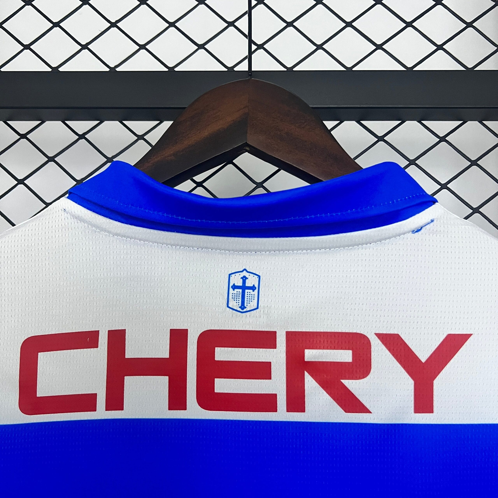 CAMISETA PRIMERA EQUIPACIÓN U. CATÓLICA 2025 VERSIÓN FAN - Imagen 8