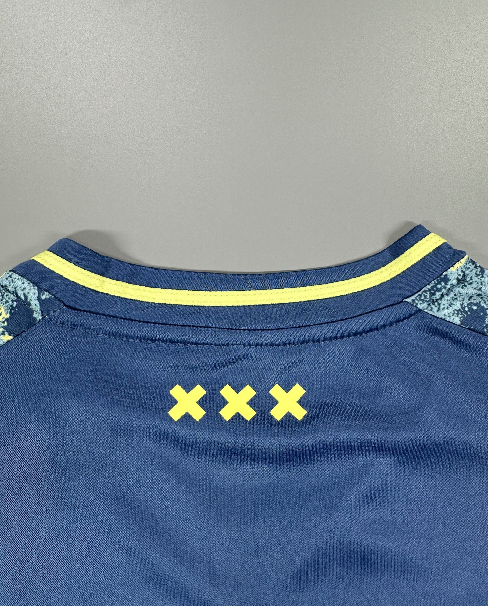 CAMISETA SEGUNDA EQUIPACIÓN AJAX 24/25 VERSIÓN FAN - Imagen 10