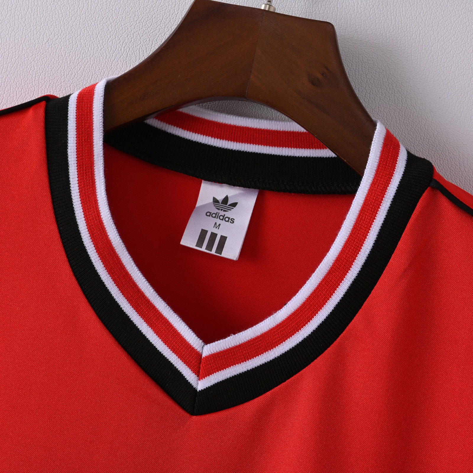 CAMISETA PRIMERA EQUIPACIÓN MANCHESTER UNITED 1984/86 - Imagen 3