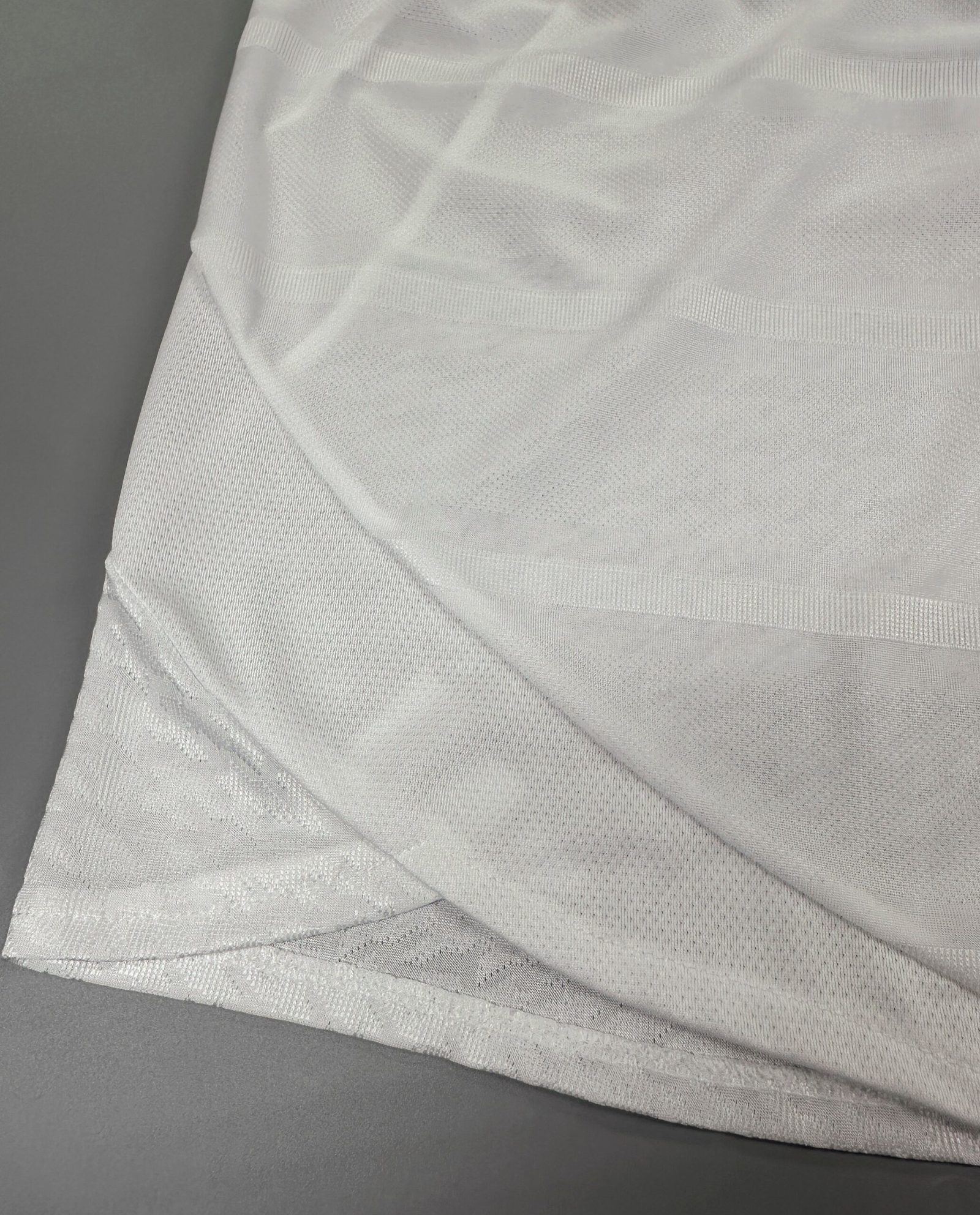 SHORTS PRIMERA EQUIPACIÓN REAL MADRID 24/25 VERSIÓN JUGADOR - Imagen 8