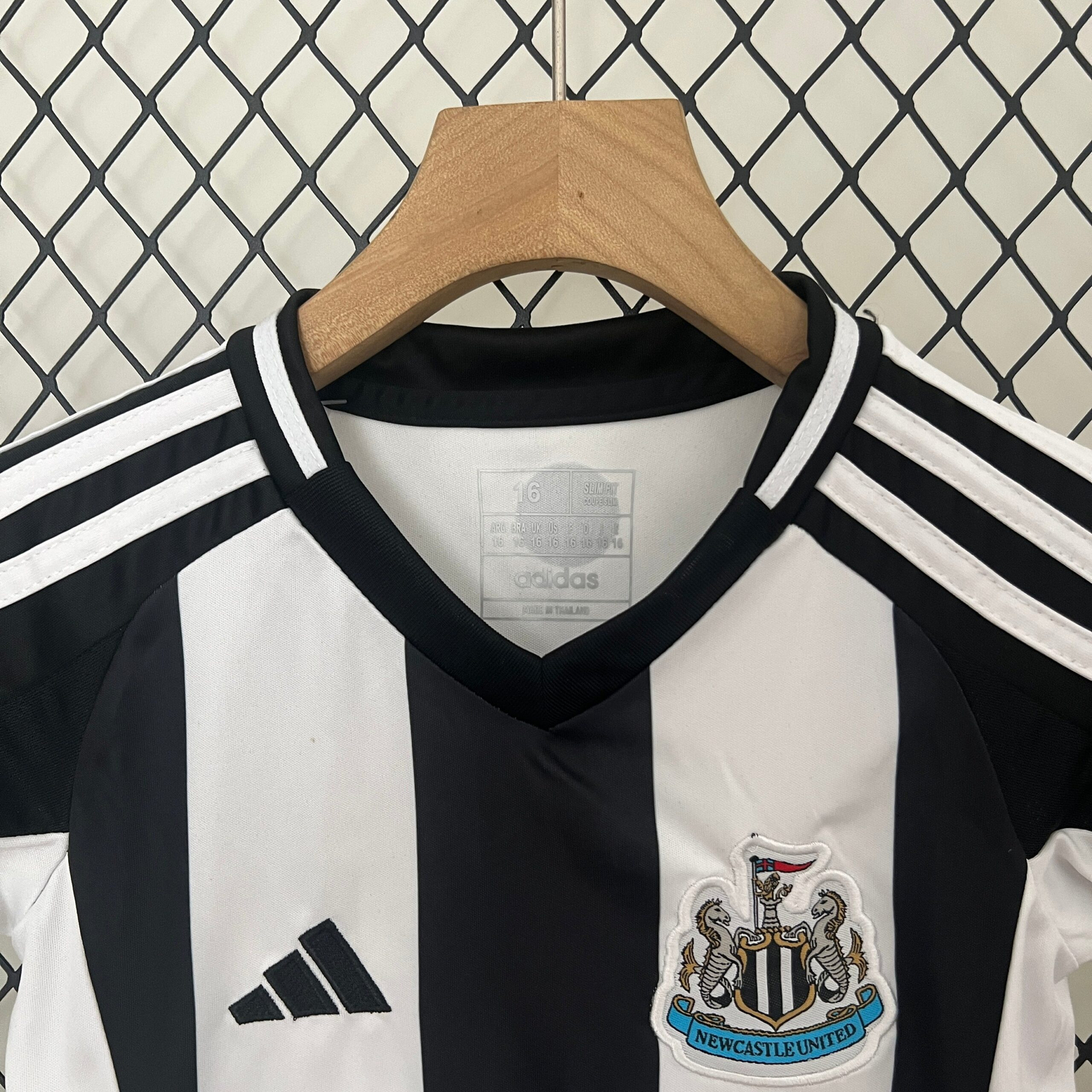 CAMISETA PRIMERA EQUIPACIÓN NEWCASTLE 24/25 VERSIÓN INFANTIL - Imagen 2
