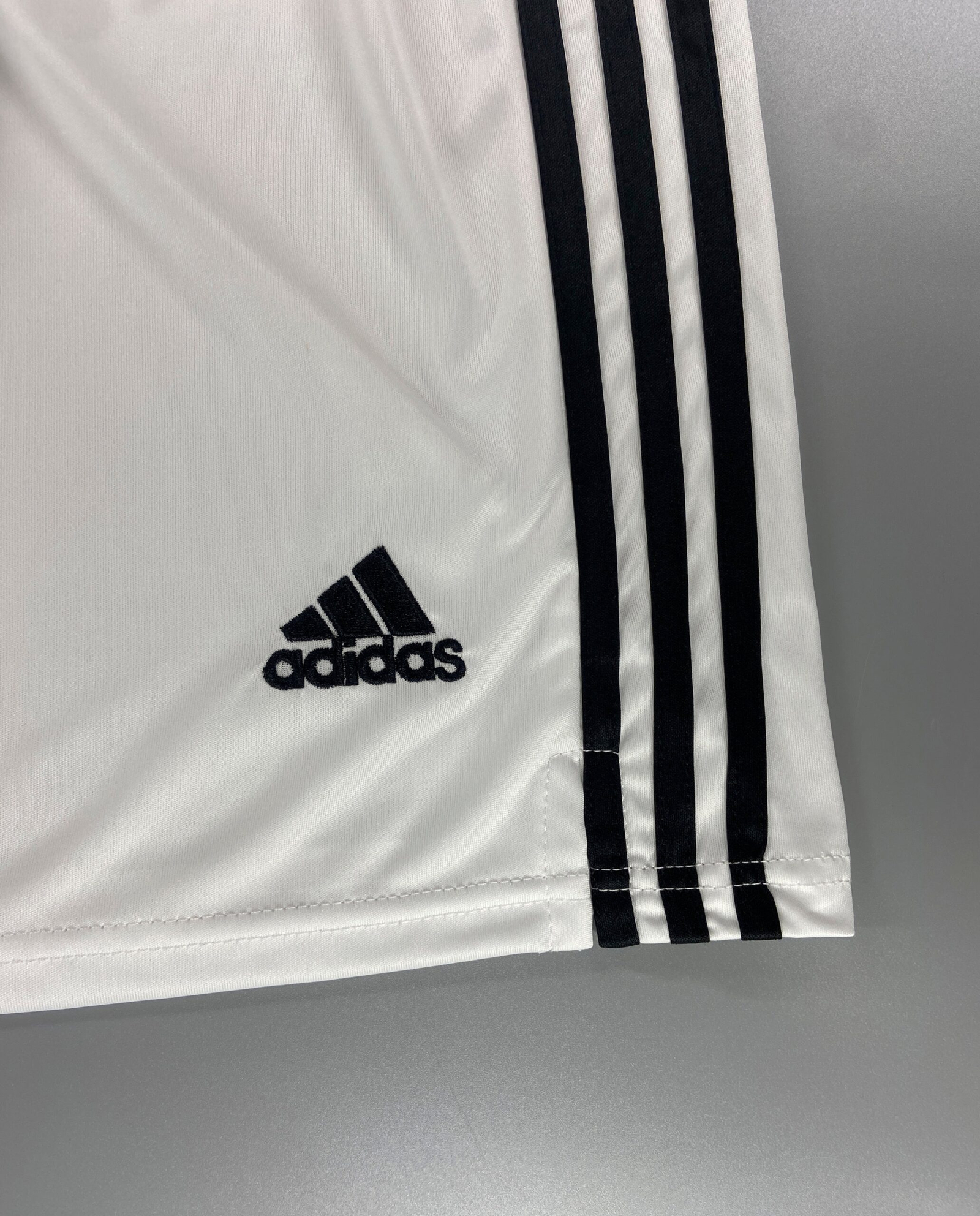 SHORTS SEGUNDA EQUIPACIÓN COLO COLO 2021 - Imagen 3