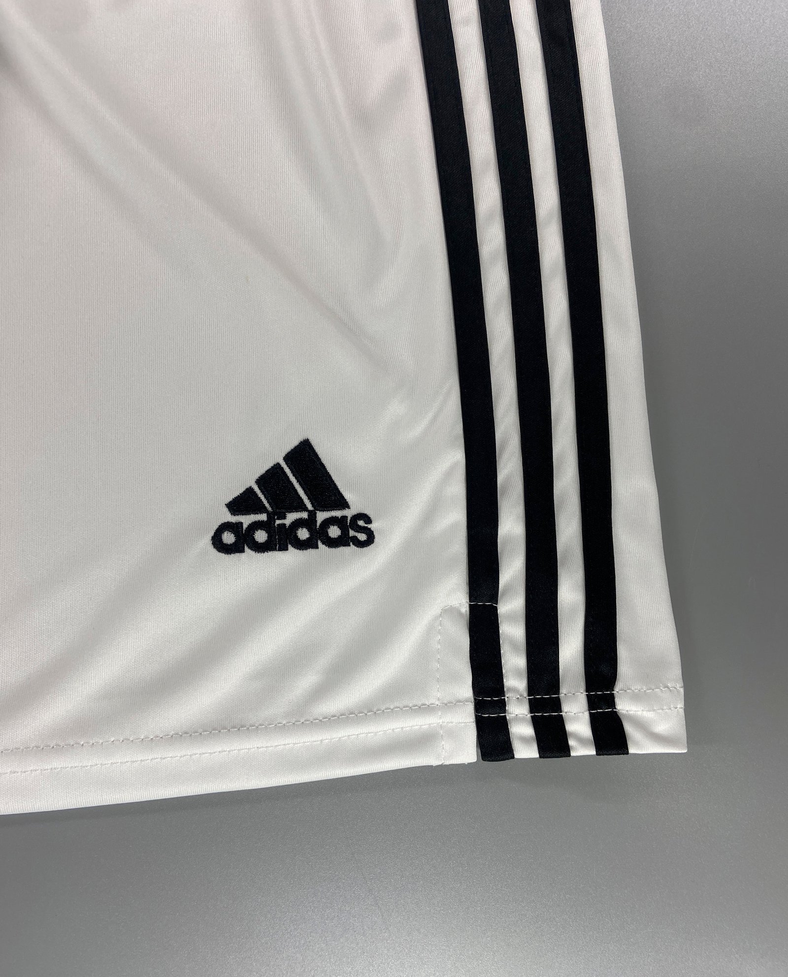 SHORTS SEGUNDA EQUIPACIÓN COLO COLO 2021 - Imagen 3