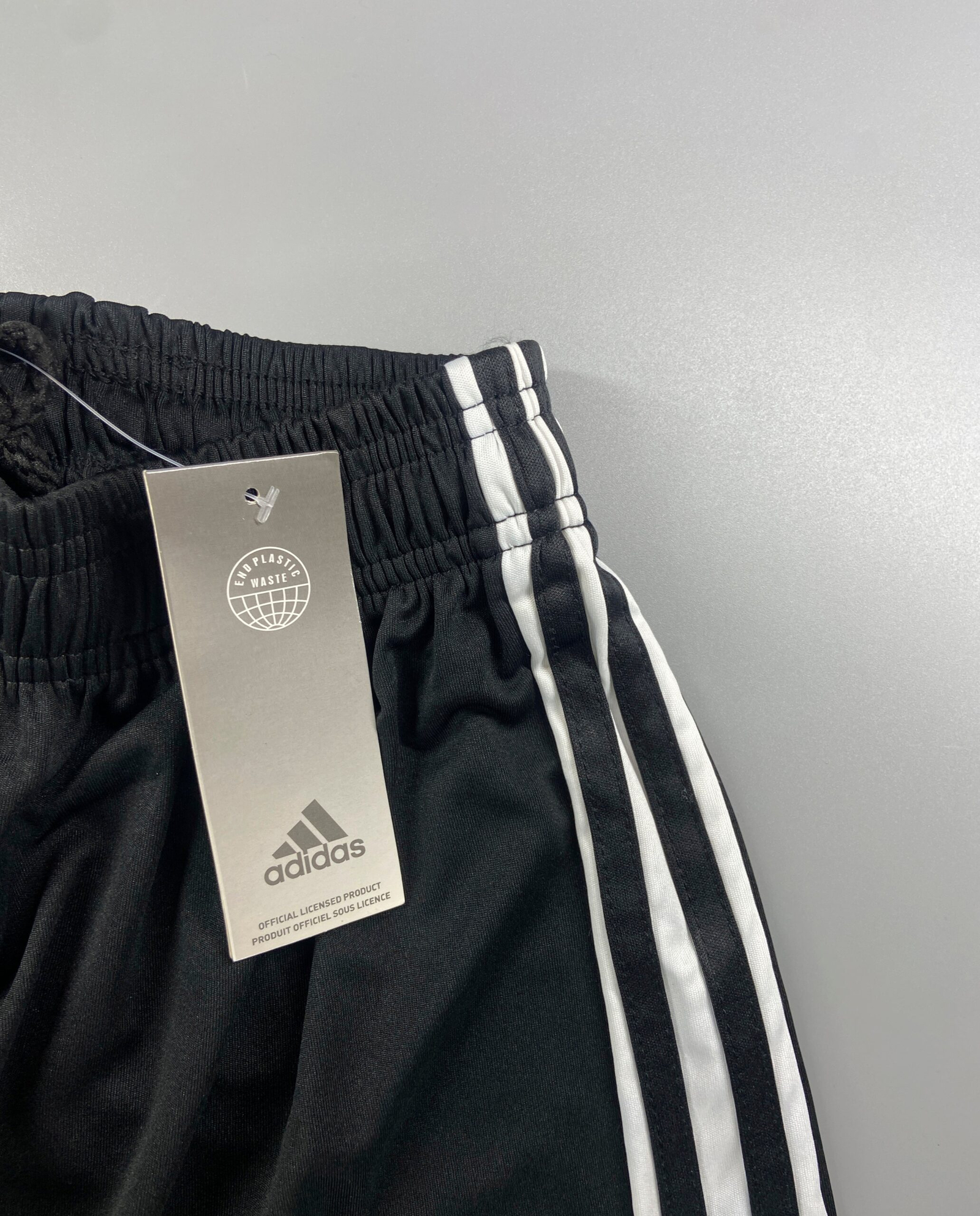 SHORTS PRIMERA EQUIPACIÓN COLO COLO 2022 - Imagen 4