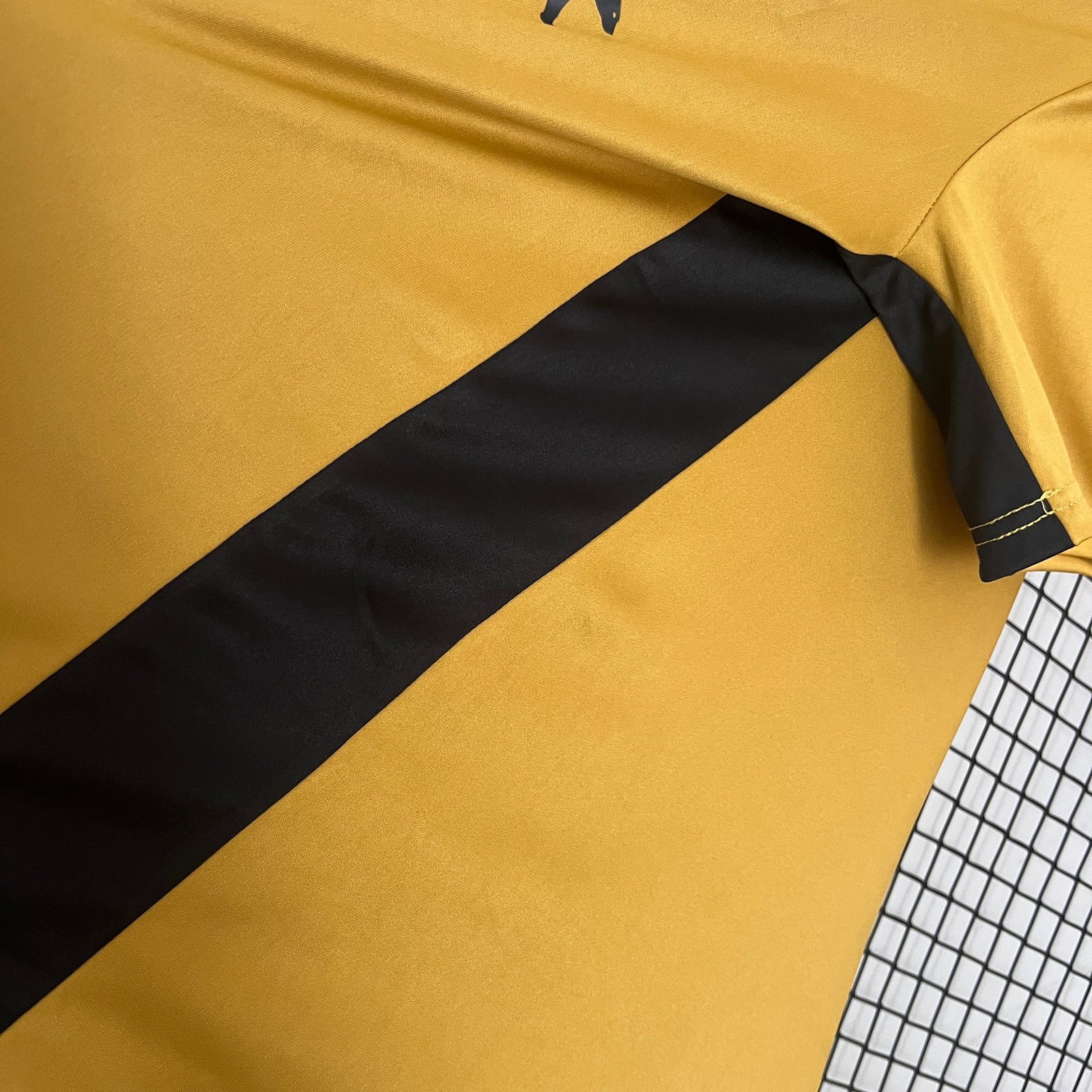 CAMISETA EDICIÓN ESPECIAL COLO COLO 2024 VERSIÓN FAN - Imagen 6