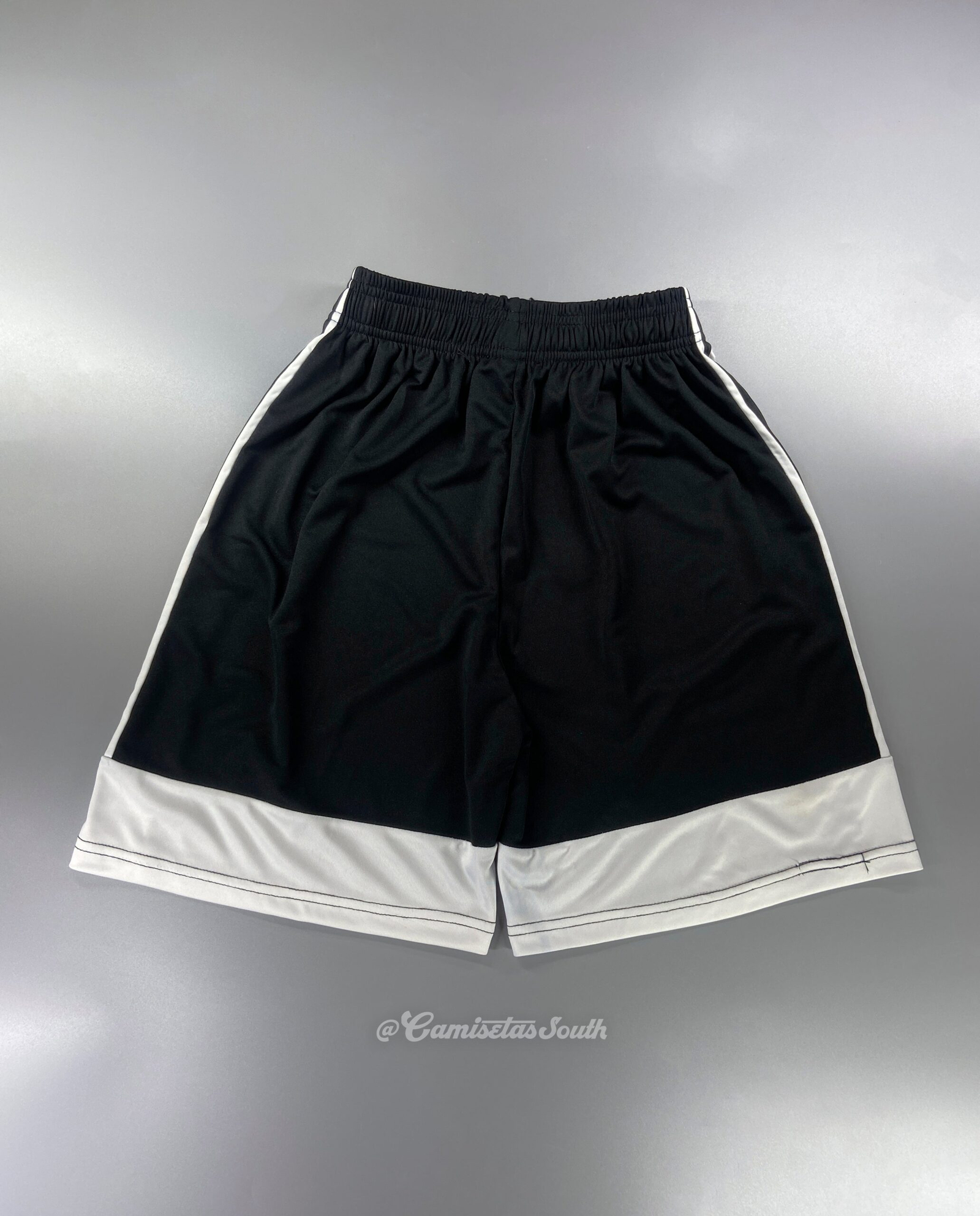 SHORTS PRIMERA EQUIPACIÓN COLO COLO 2022 - Imagen 5