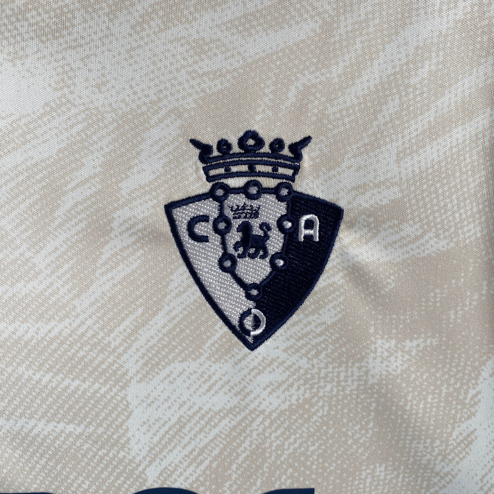 CAMISETA SEGUNDA EQUIPACIÓN OSASUNA 24/25 VERSIÓN FAN - Imagen 4