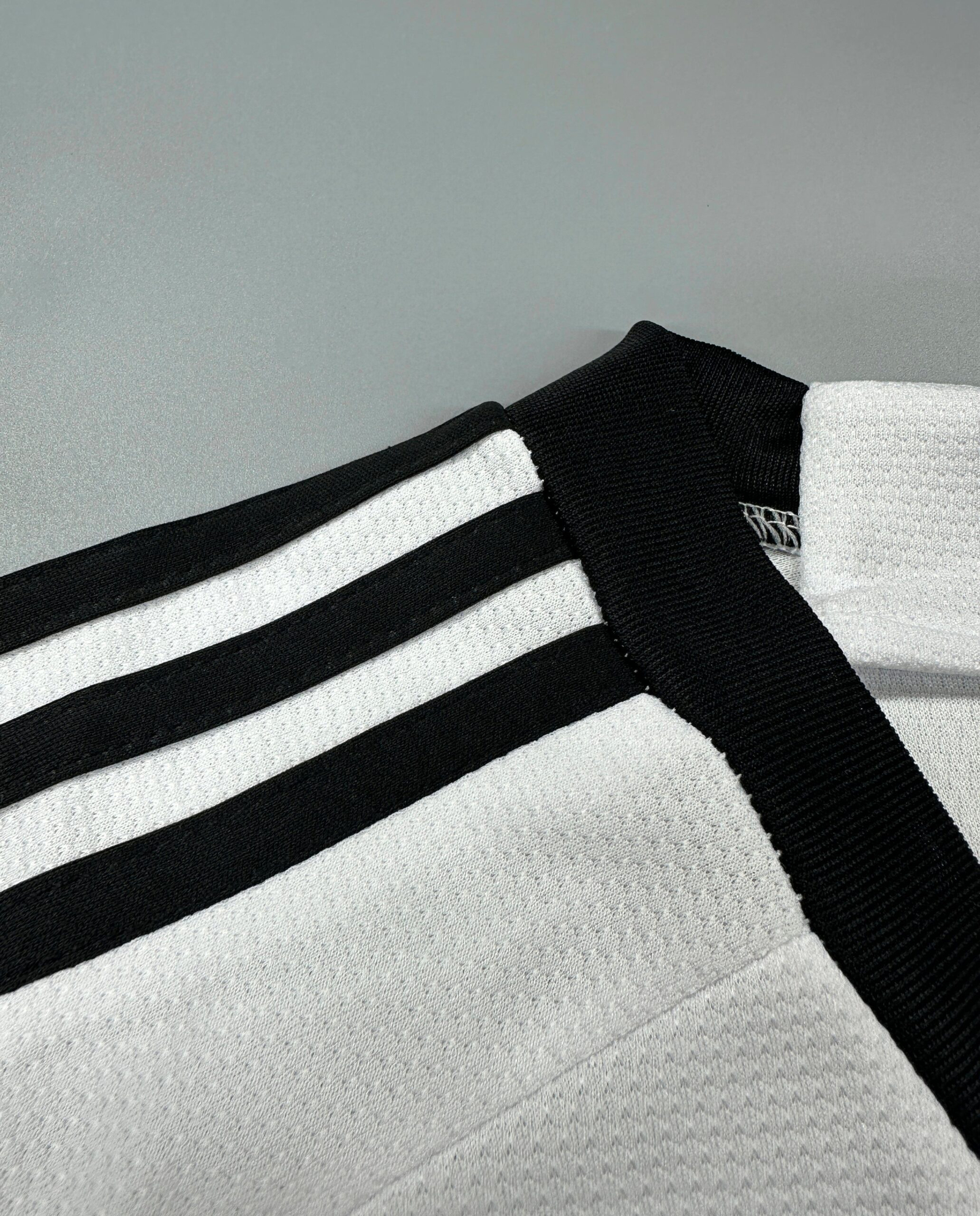 CAMISETA PRIMERA EQUIPACIÓN COLO COLO 2024 VERSIÓN FAN - Imagen 3