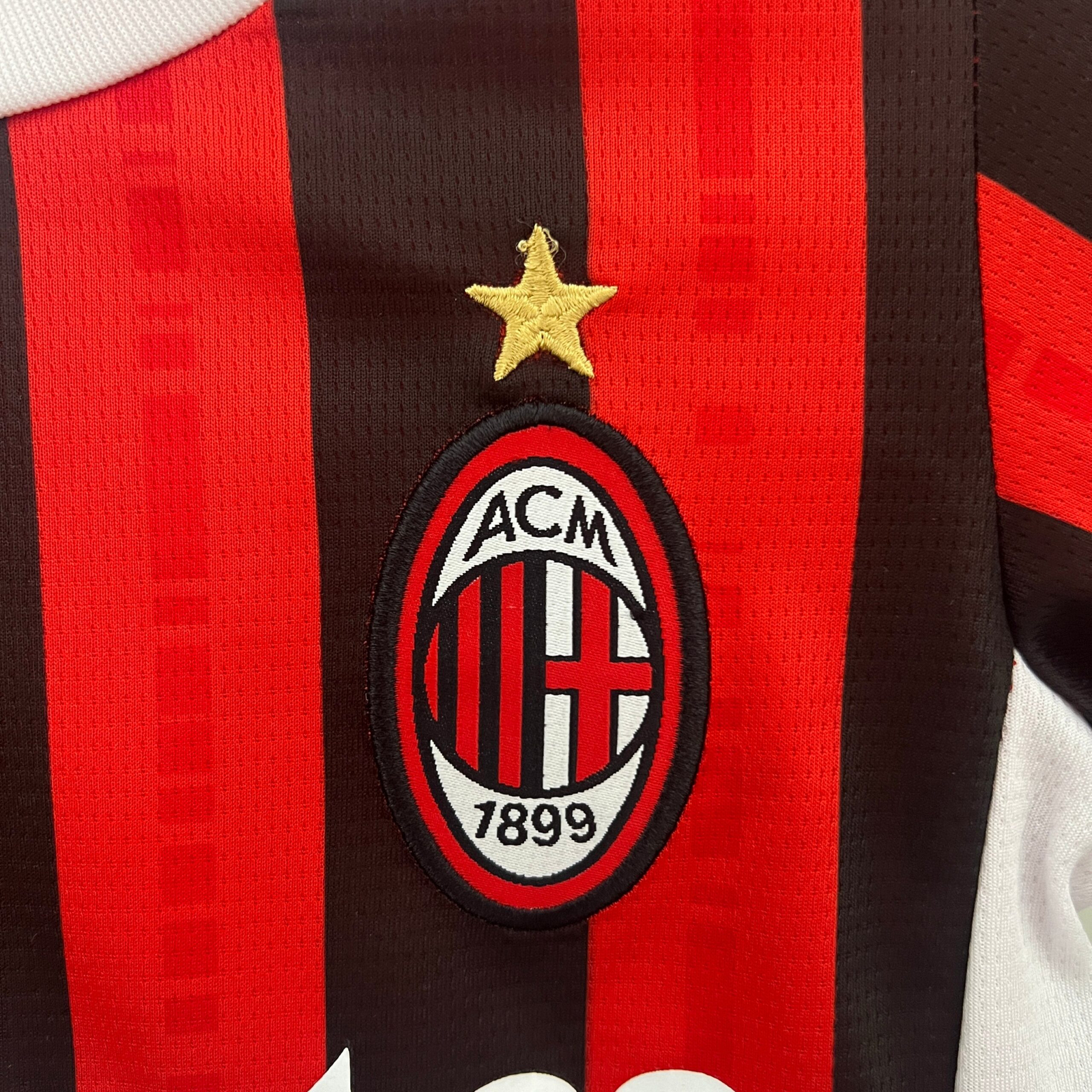 CAMISETA PRIMERA EQUIPACIÓN AC MILAN 24/25 VERSIÓN INFANTIL - Imagen 4