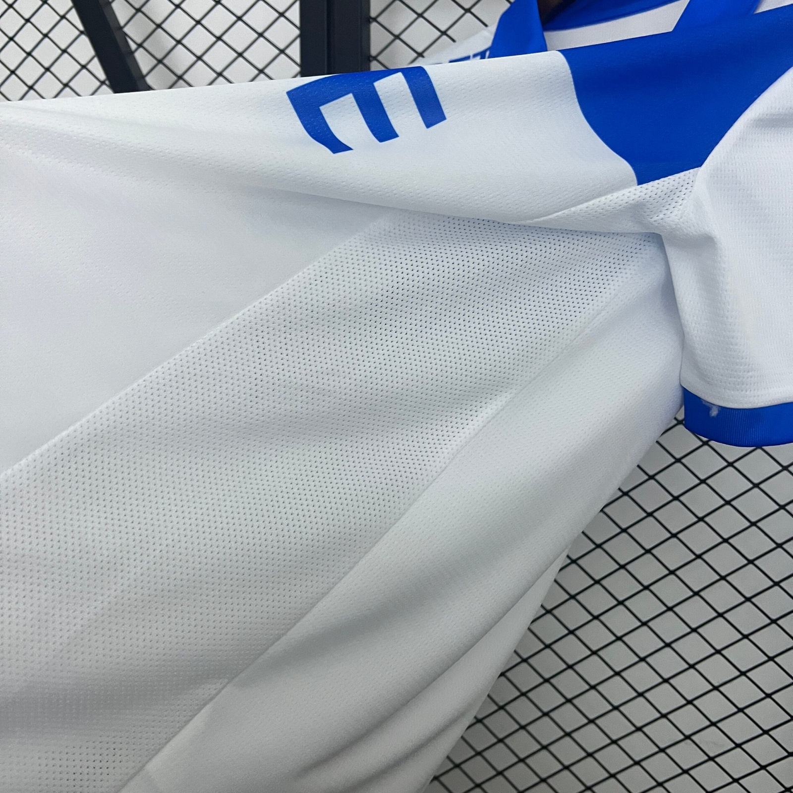 CAMISETA PRIMERA EQUIPACIÓN U. CATÓLICA 2025 VERSIÓN FAN - Imagen 6