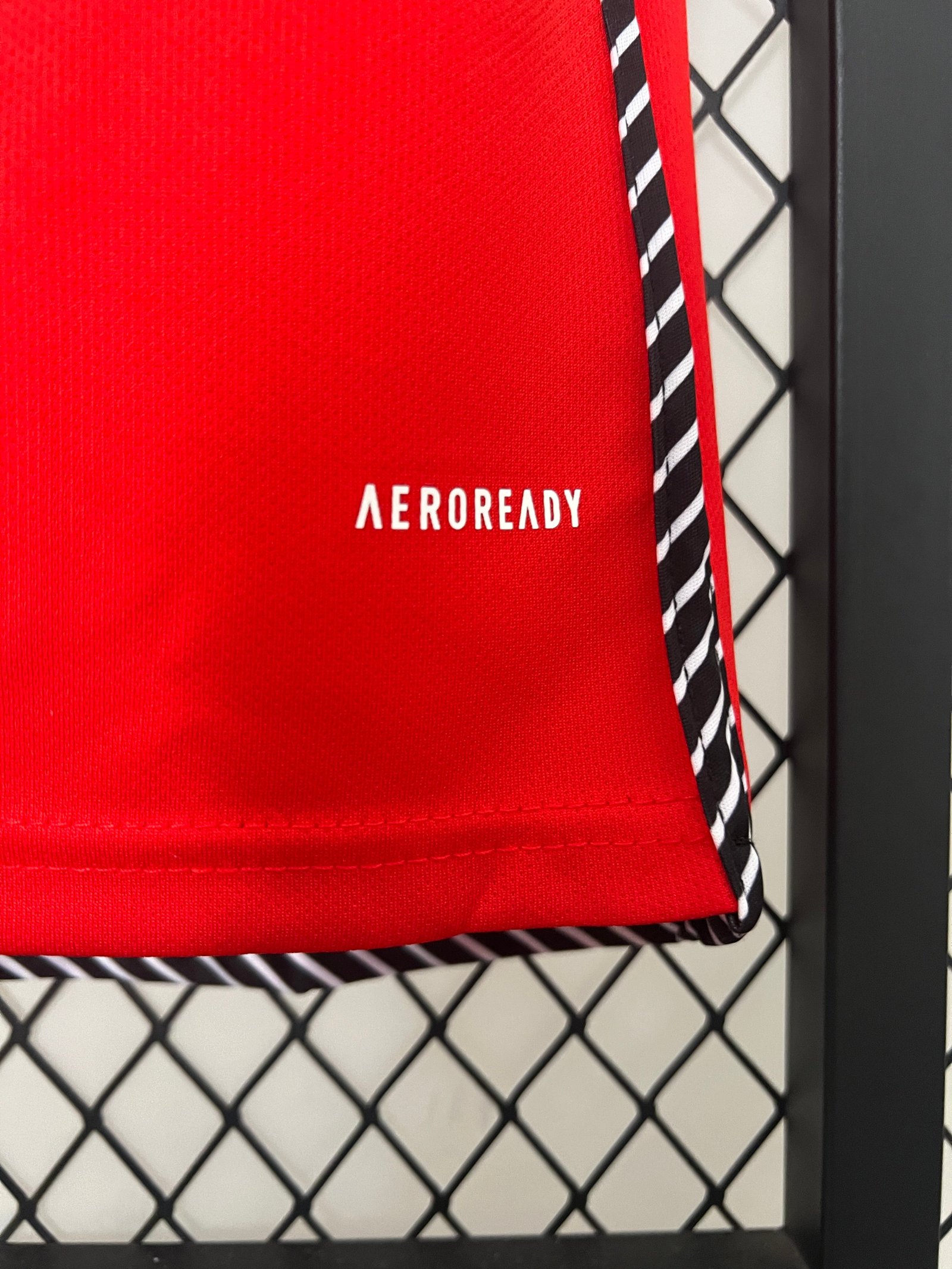 CAMISETA CONCEPTO COLO COLO 2024 VERSIÓN FAN - Imagen 7