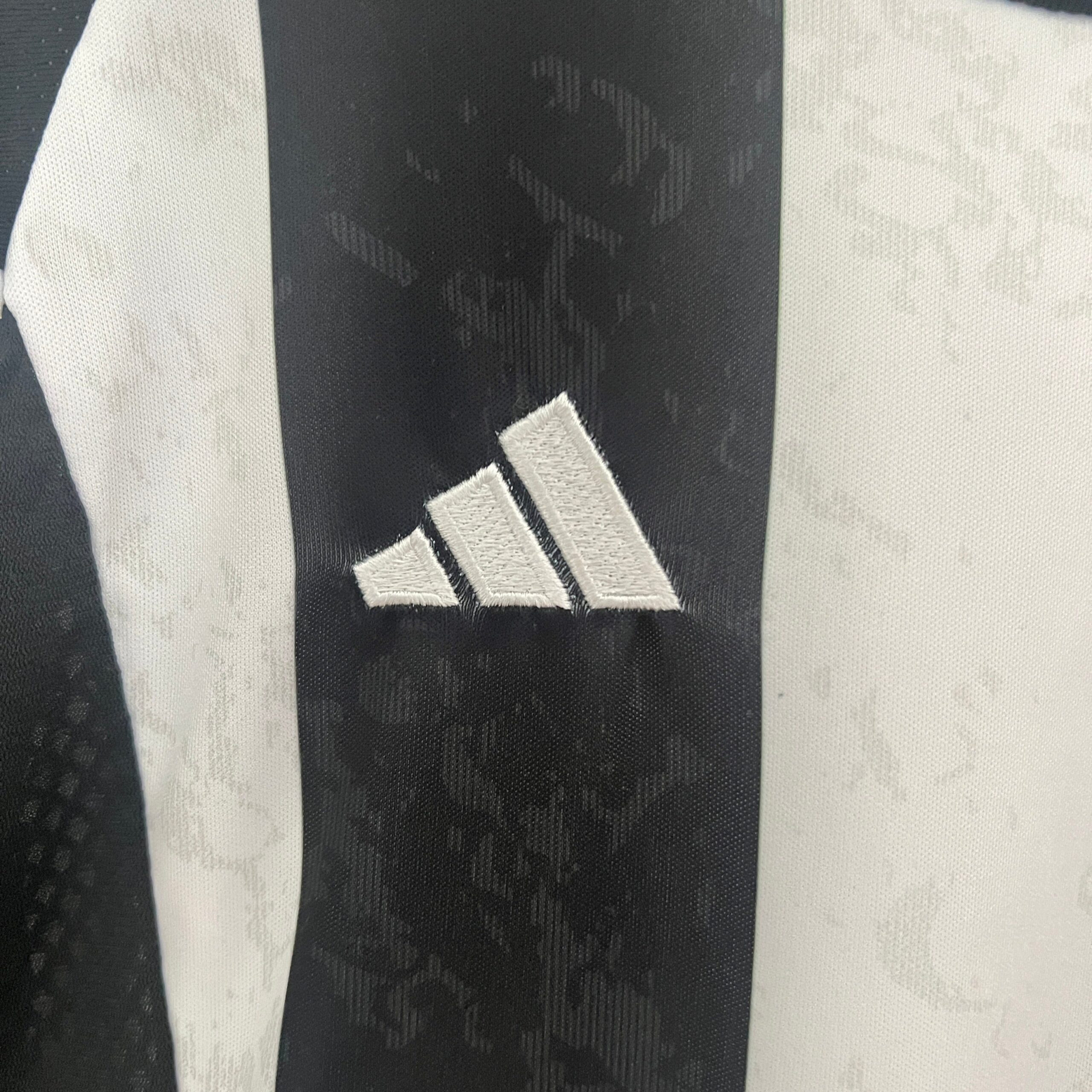 CAMISETA PRIMERA EQUIPACIÓN JUVENTUS 24/25 VERSIÓN INFANTIL - Imagen 3