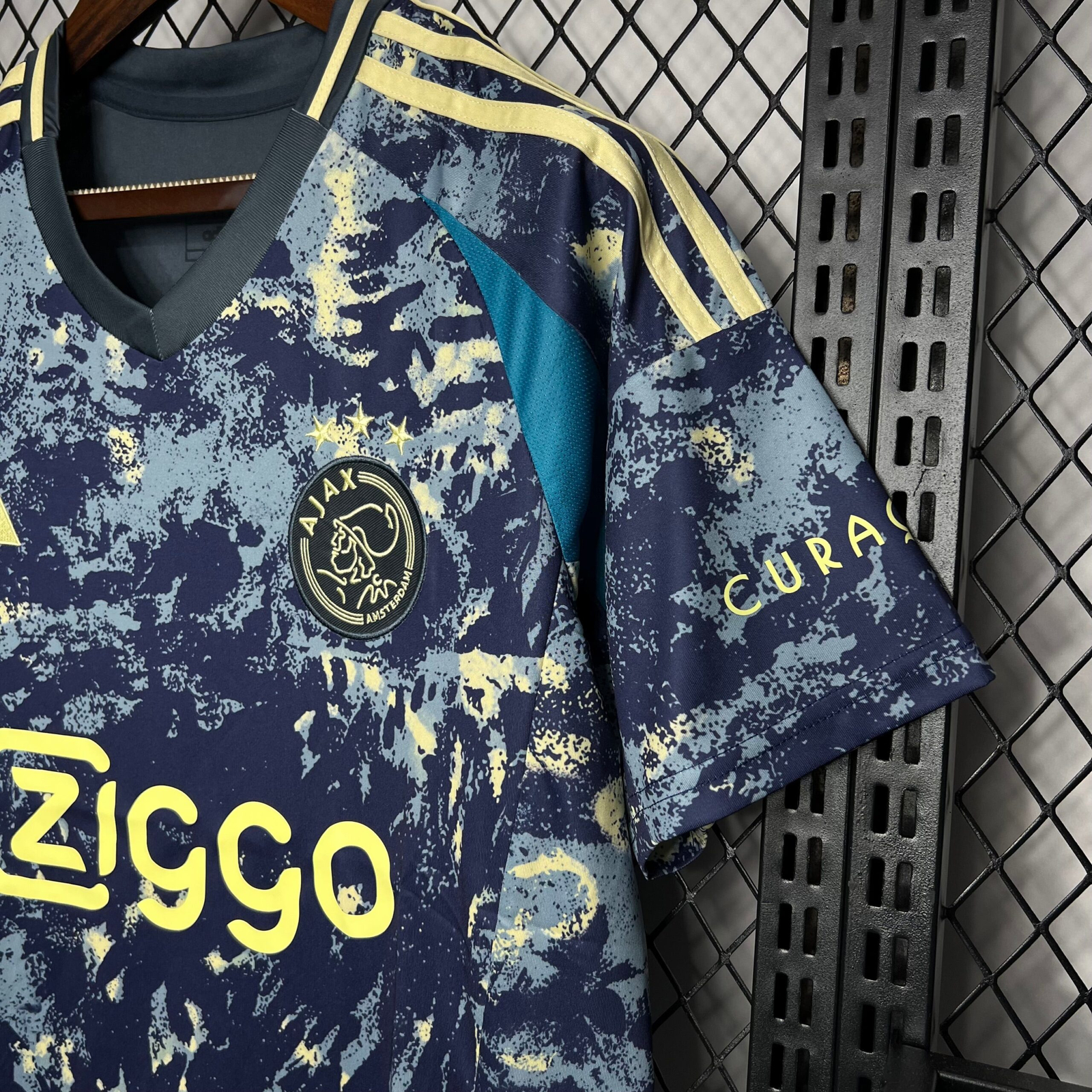CAMISETA SEGUNDA EQUIPACIÓN AJAX 24/25 VERSIÓN FAN - Imagen 4
