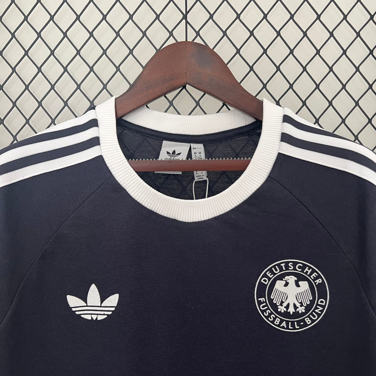 POLERA DE SALIDA ALEMANIA 2024 VERSIÓN FAN - Imagen 2