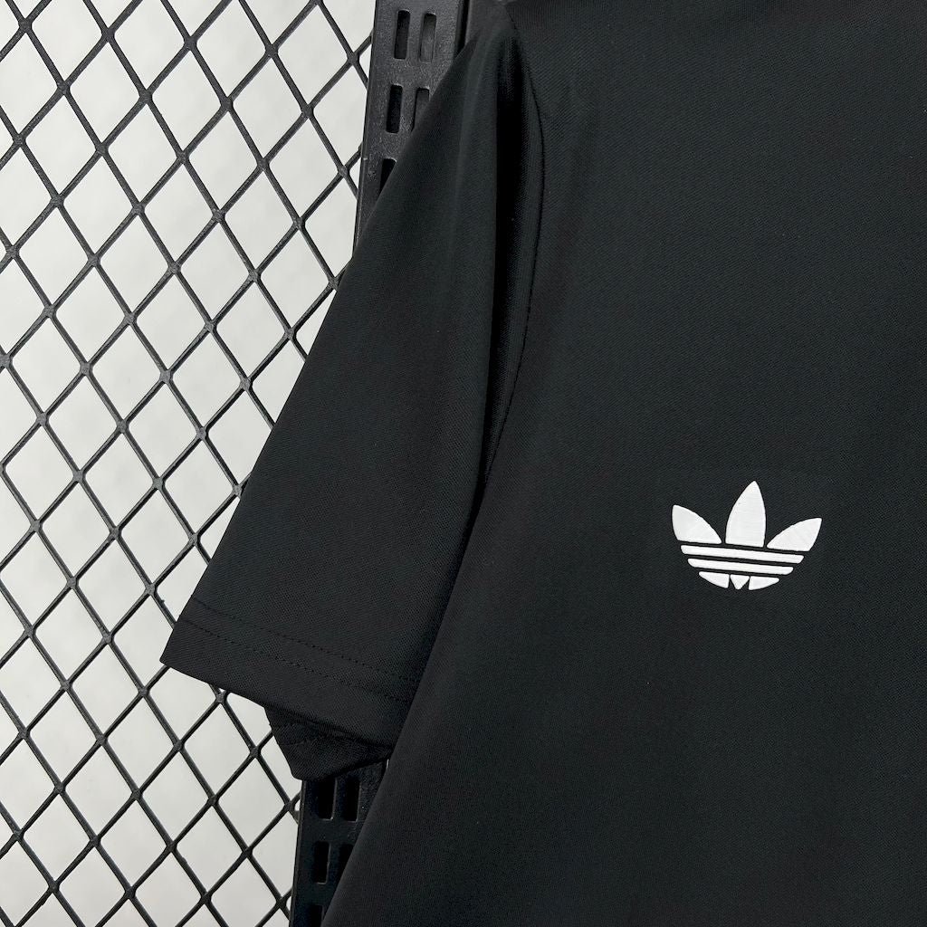 POLERA DE SALIDA CENTENARIO COLO COLO 2025 VERSIÓN FAN - Imagen 2