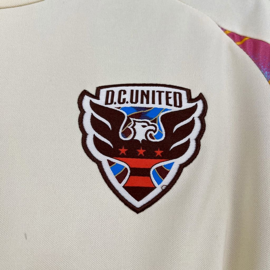 CAMISETA SEGUNDA EQUIPACIÓN DC UNITED 2025 VERSIÓN FAN - Imagen 4