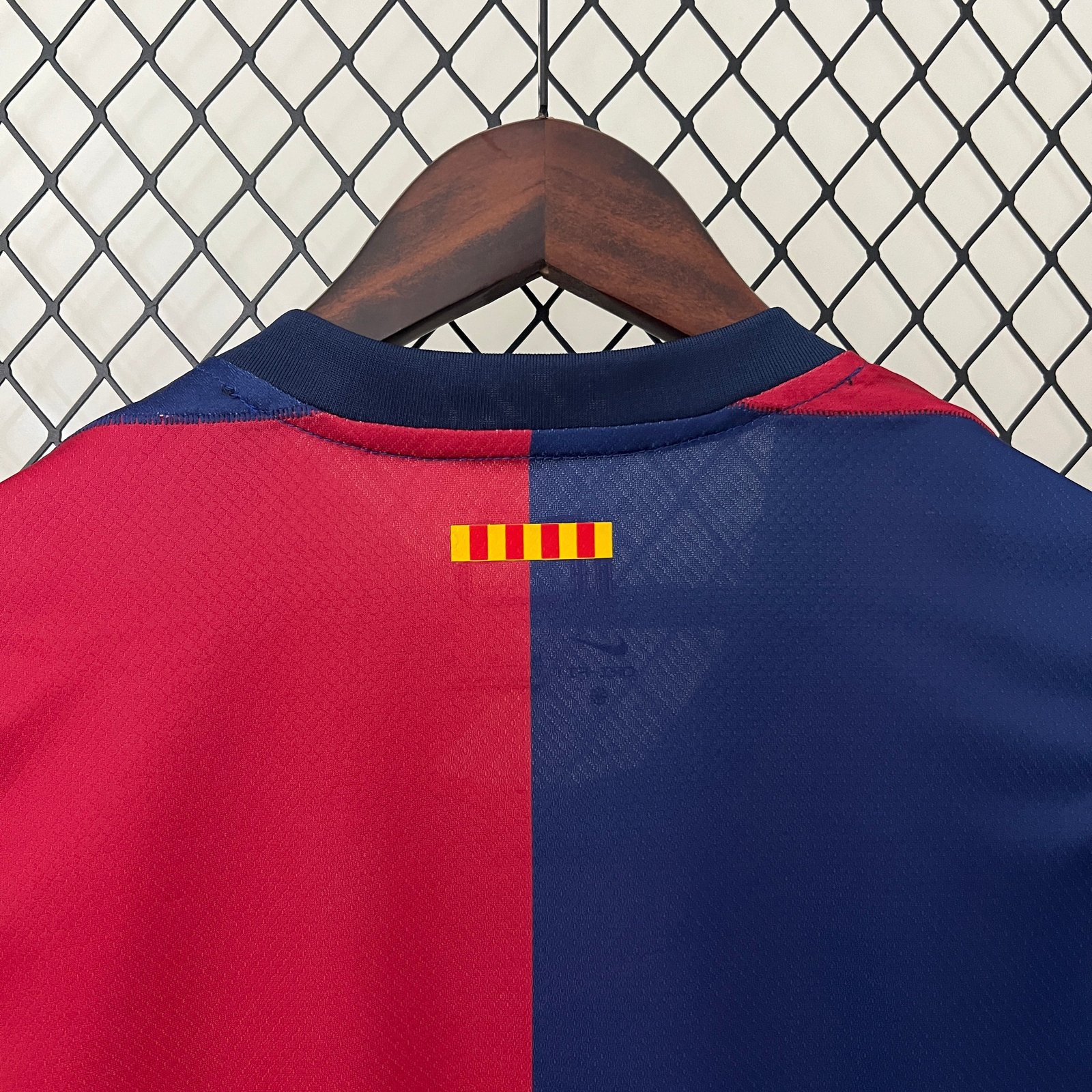 CAMISETA PRIMERA EQUIPACIÓN BARCELONA 24/25 VERSIÓN FEMENINA - Imagen 9