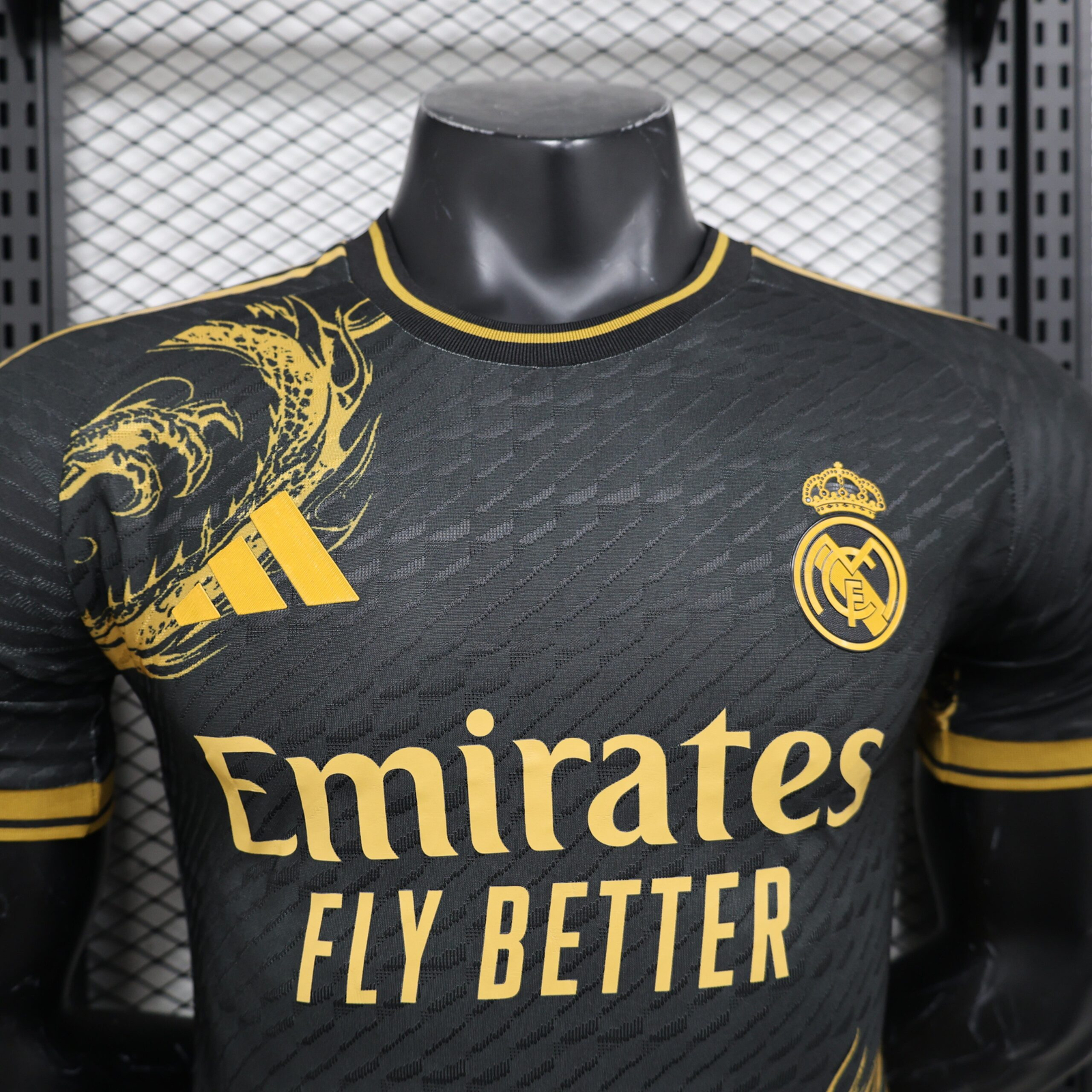 CAMISETA CONCEPTO REAL MADRID 24/25 VERSIÓN JUGADOR - Imagen 2