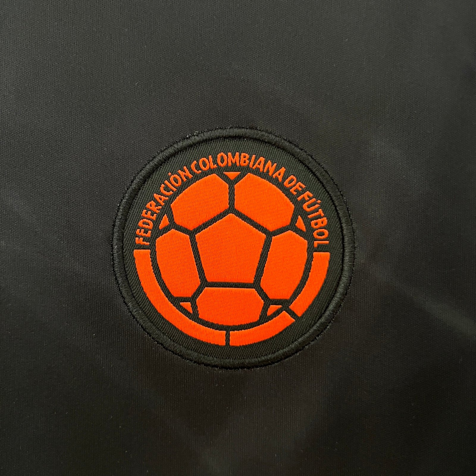 CAMISETA SEGUNDA EQUIPACIÓN COLOMBIA 2024 VERSIÓN FEMENINA - Imagen 4