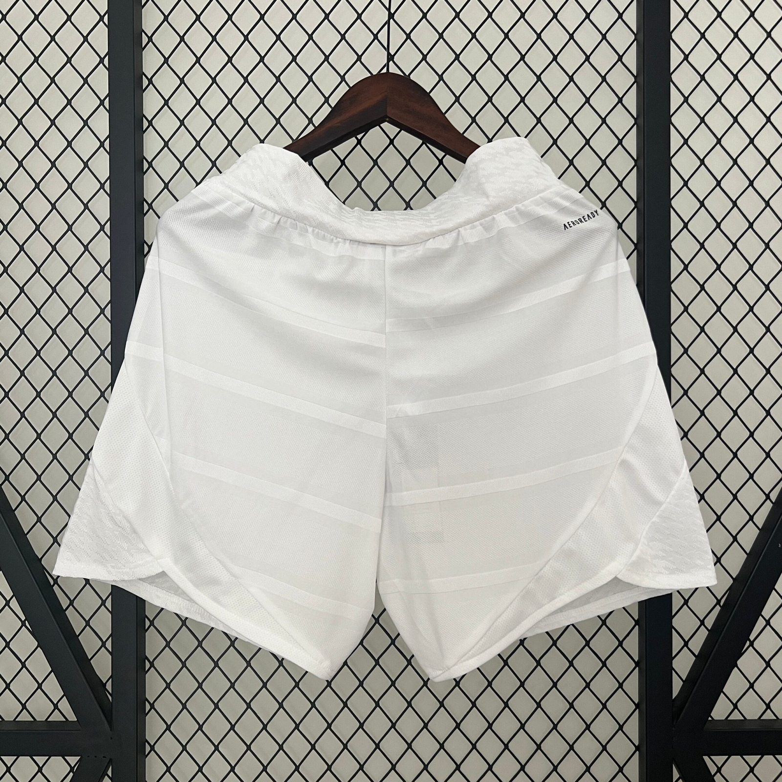SHORTS PRIMERA EQUIPACIÓN REAL MADRID 24/25 VERSIÓN JUGADOR - Imagen 7