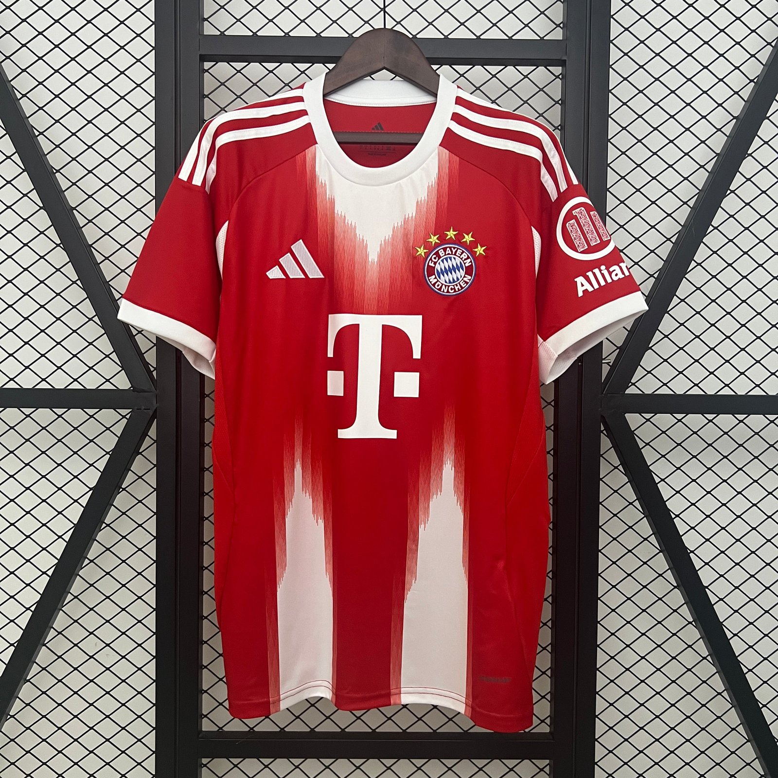 CAMISETA PRIMERA EQUIPACIÓN BAYERN MUNICH 25/26 VERSIÓN FAN