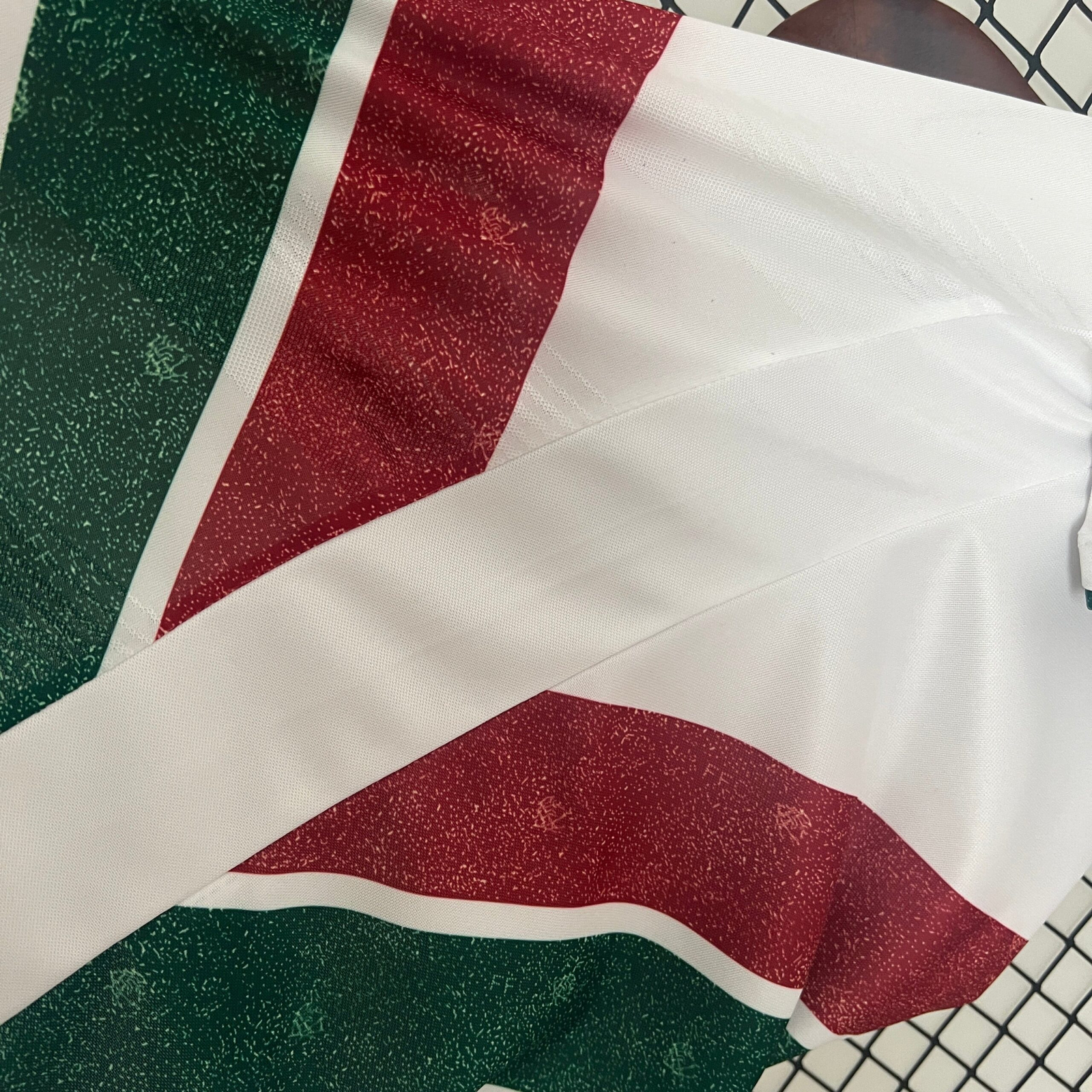 CAMISETA SEGUNDA EQUIPACIÓN FLUMINENSE 2024 VERSIÓN FEMENINA - Imagen 6
