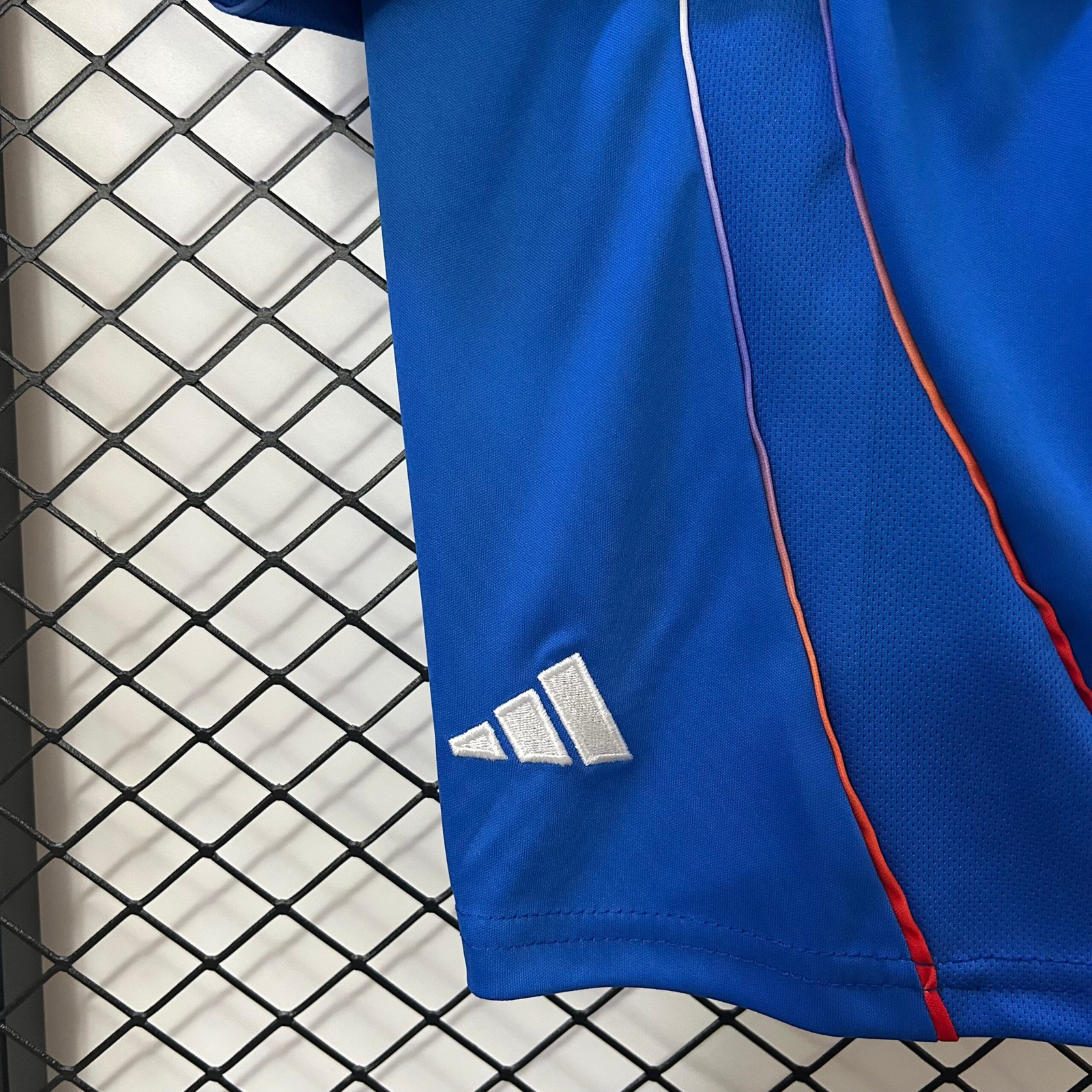 CAMISETA PRIMERA EQUIPACIÓN U. DE CHILE 2025 VERSIÓN INFANTIL - Imagen 4